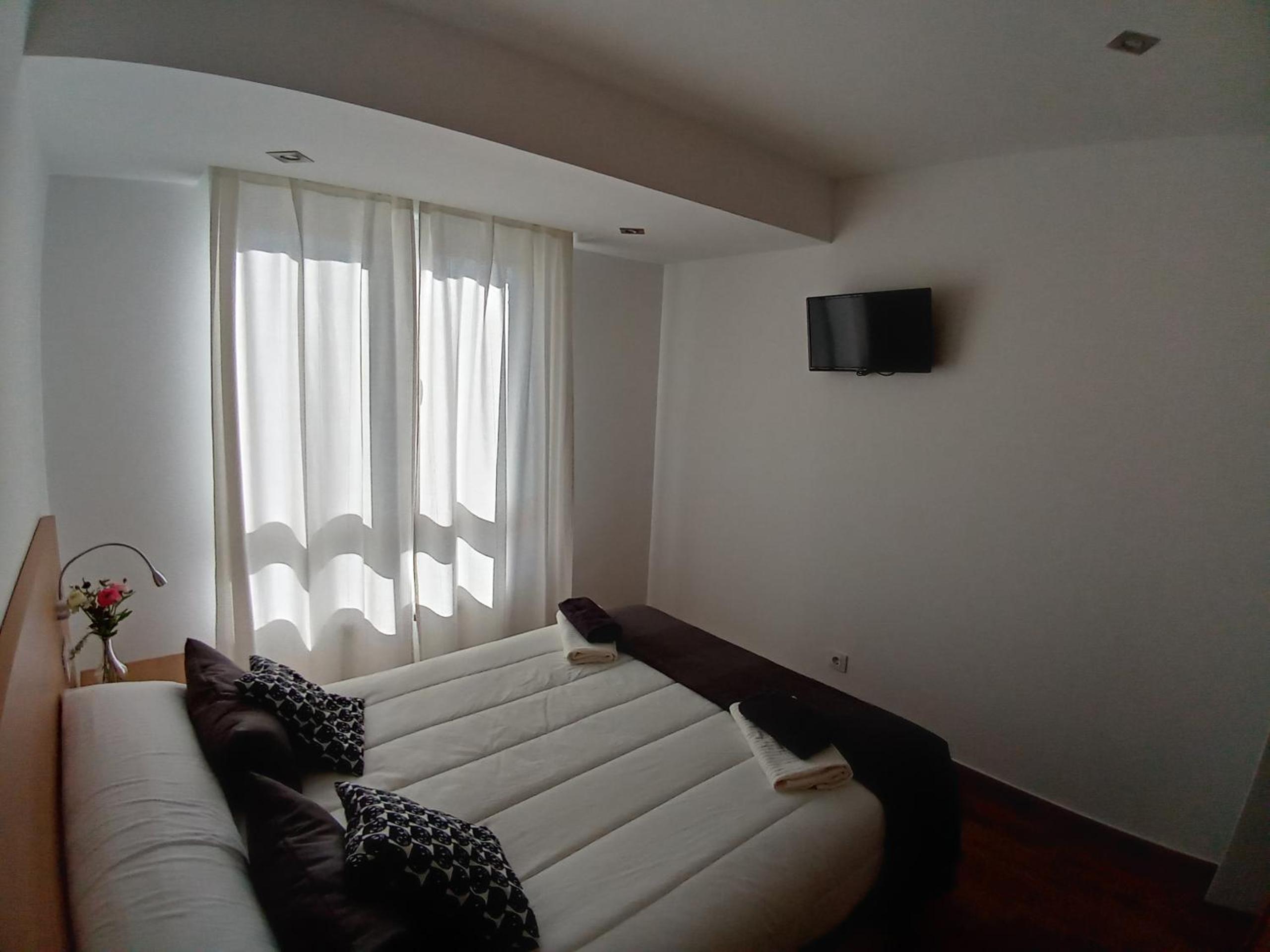 One-Bedroom Apartment - Photo 9