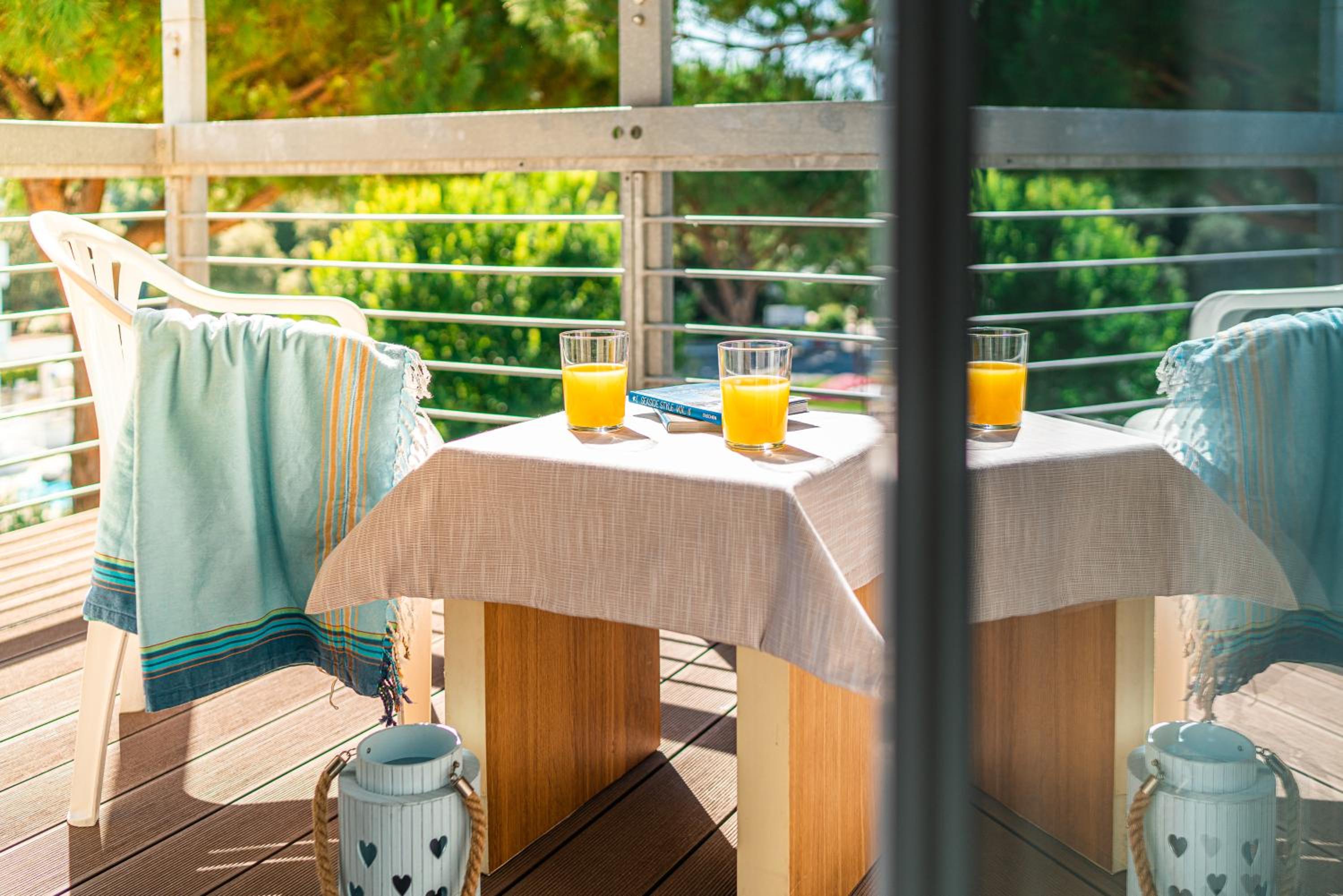 Classic Double Room with Balcony - Photo 4
