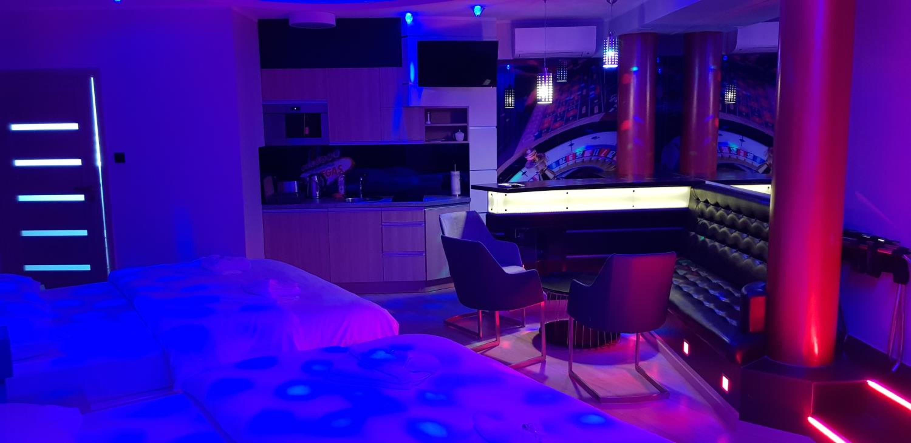 Executive Suite - Photo 13