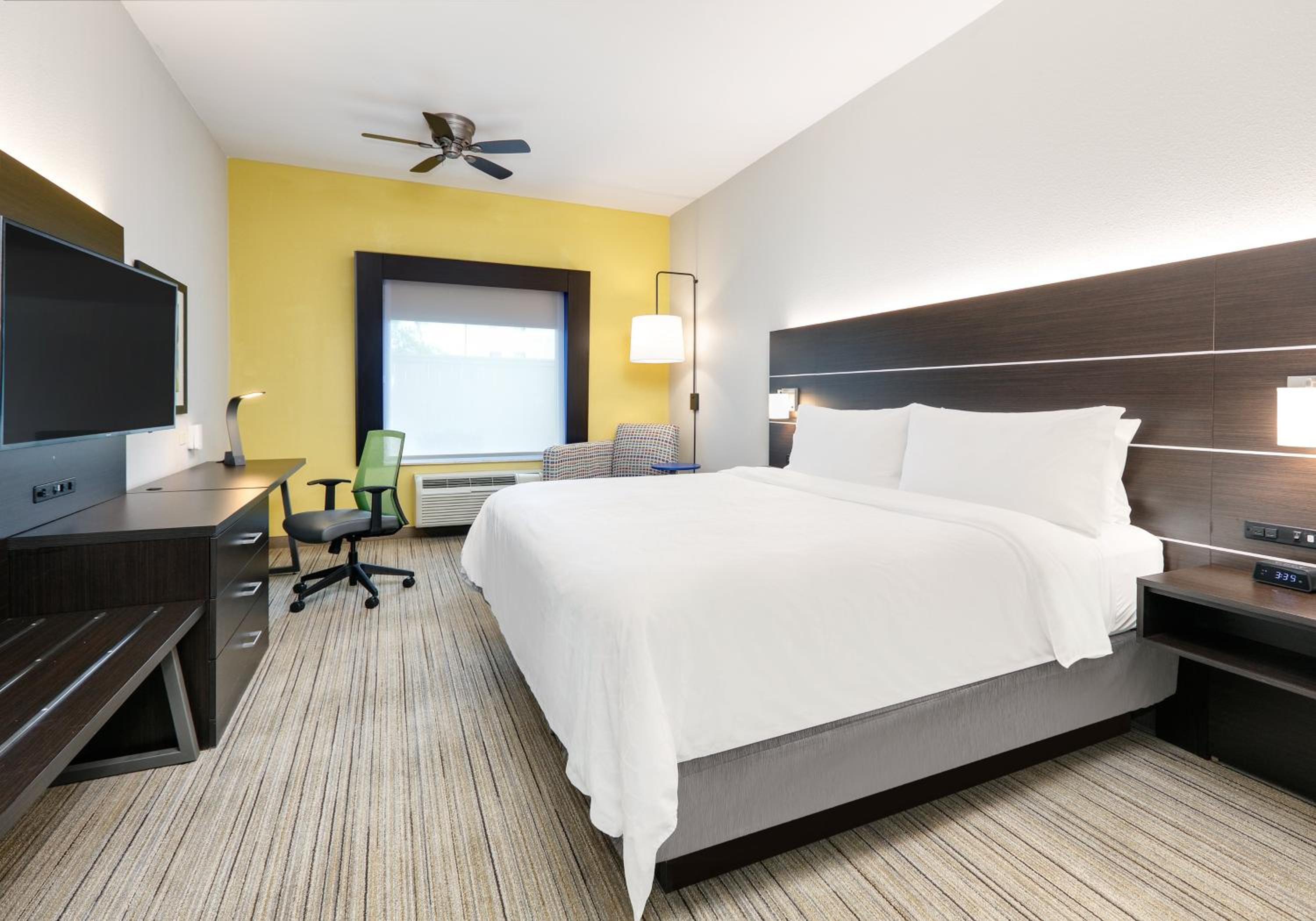 Standard King Room - Photo 2