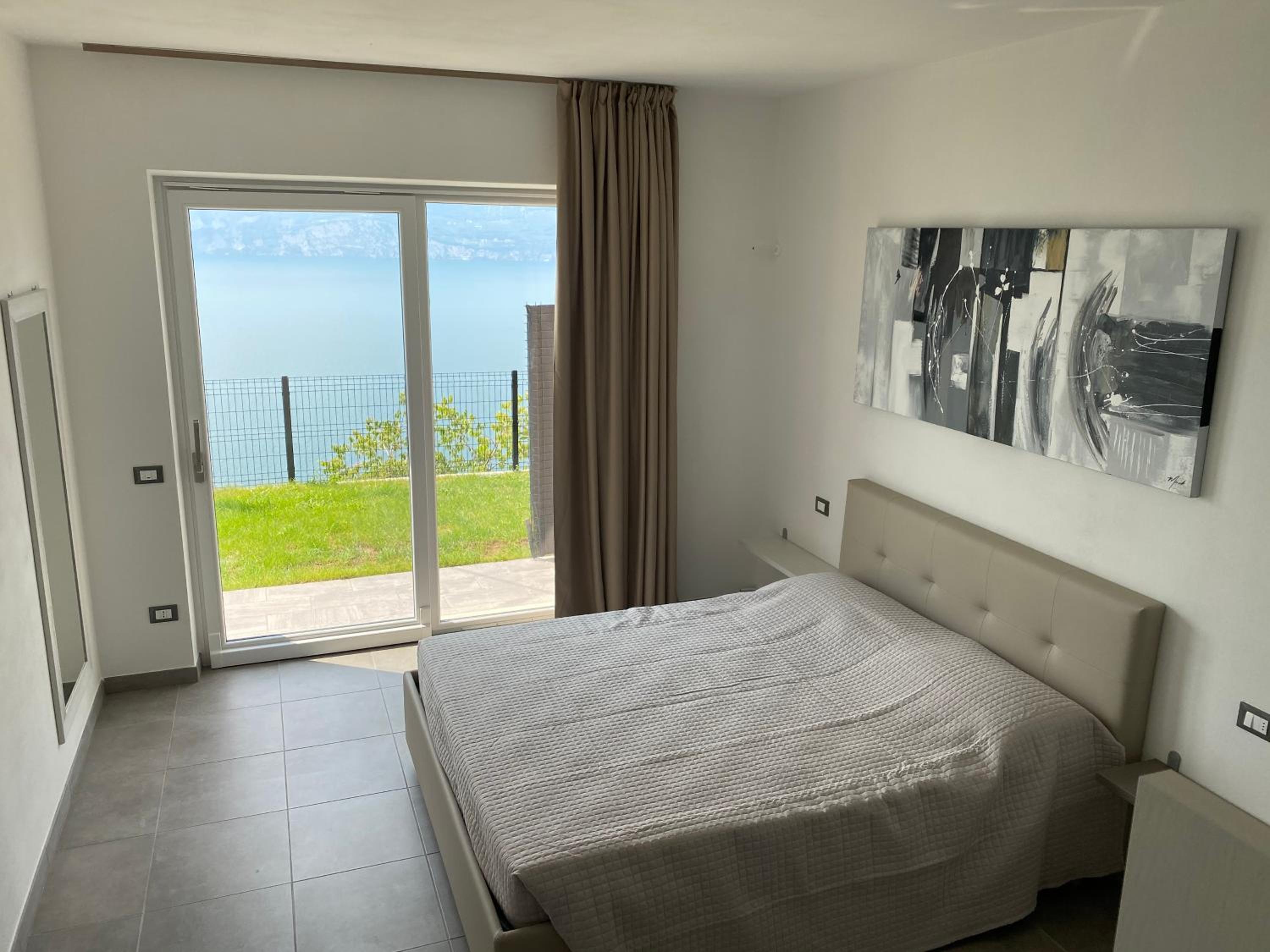 Apartment with Lake View photo 1