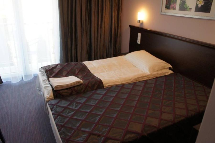 Twin Room - Photo 6