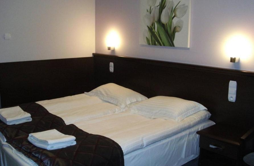 Twin Room - Photo 11