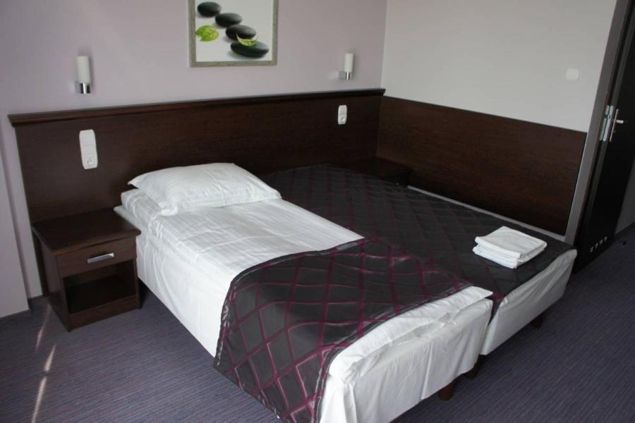 Twin Room - Photo 10