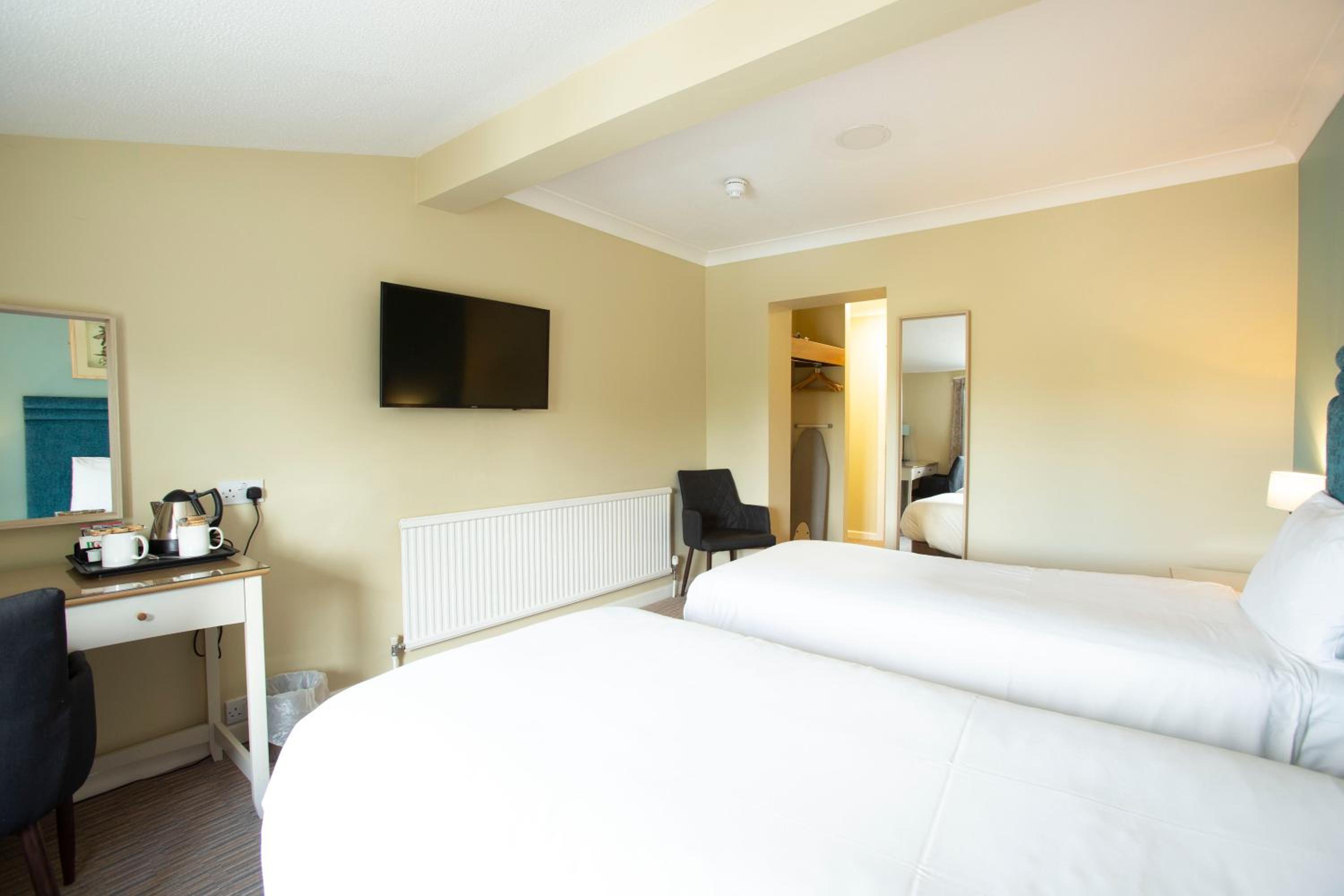 Classic Twin Room - Non-Smoking - Photo 8