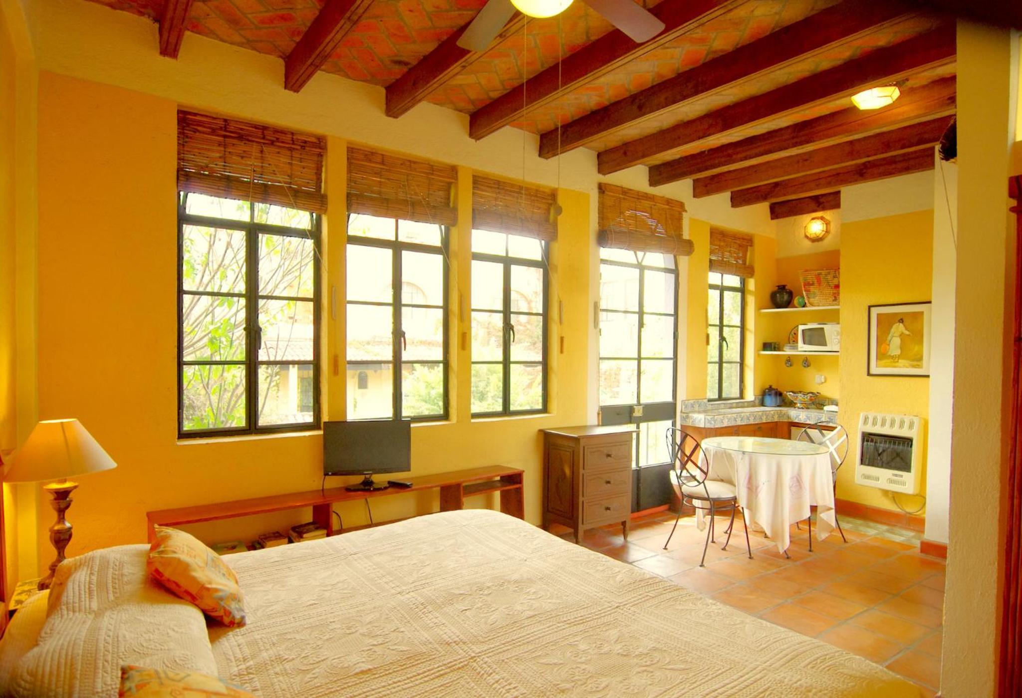 Deluxe King Room - Photo 1