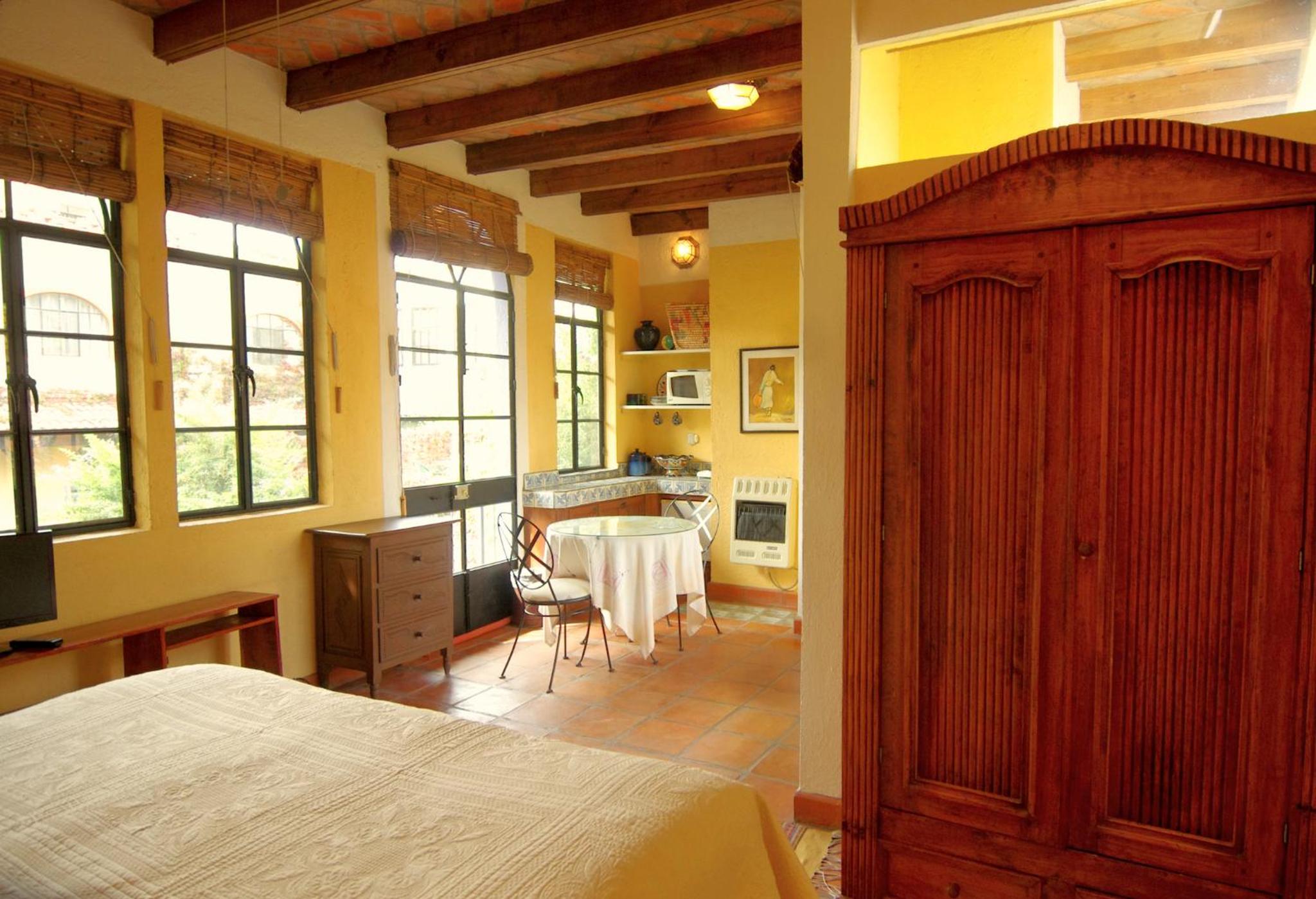 Deluxe King Room - Photo 3