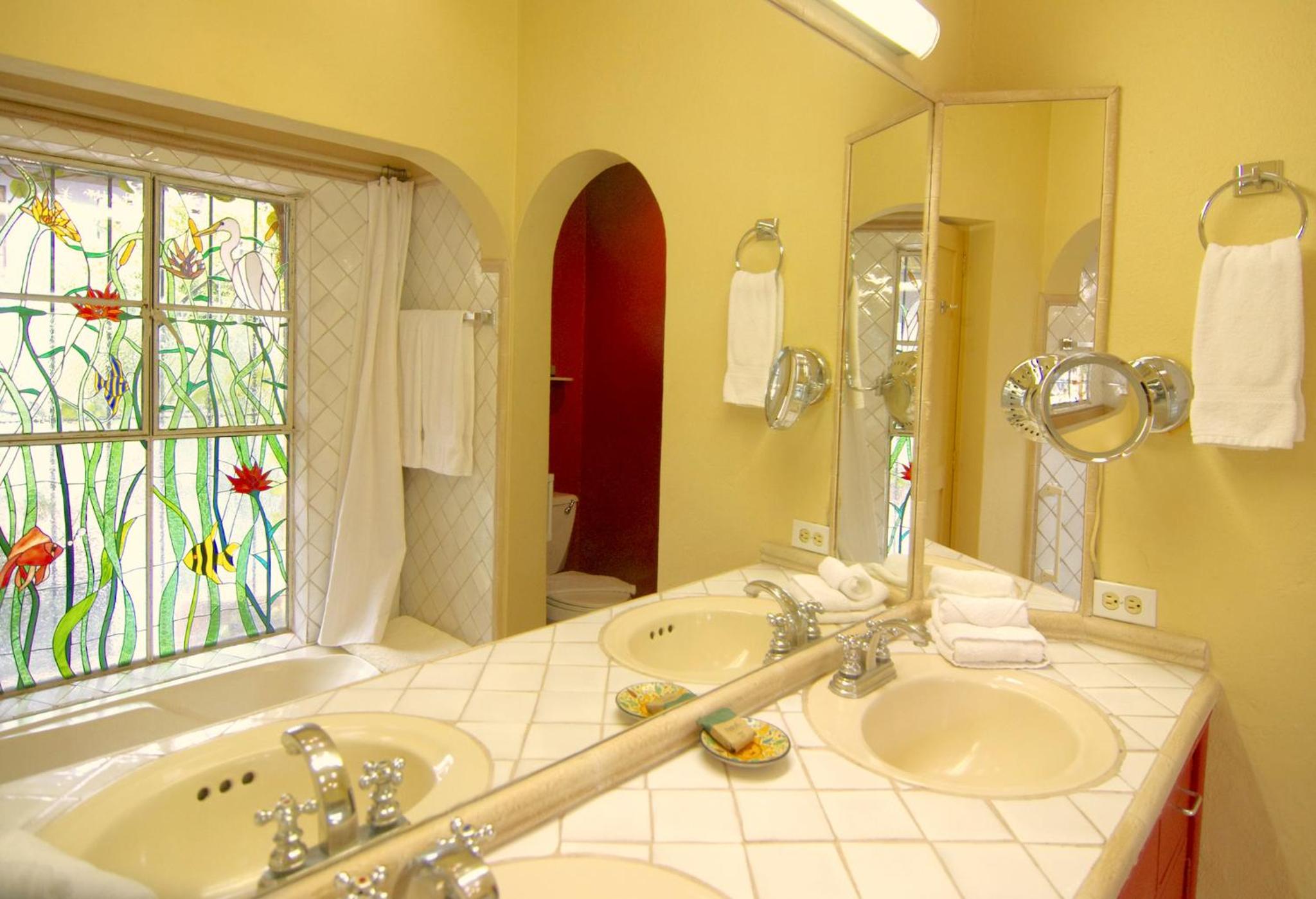 Deluxe Queen Room - Photo 2