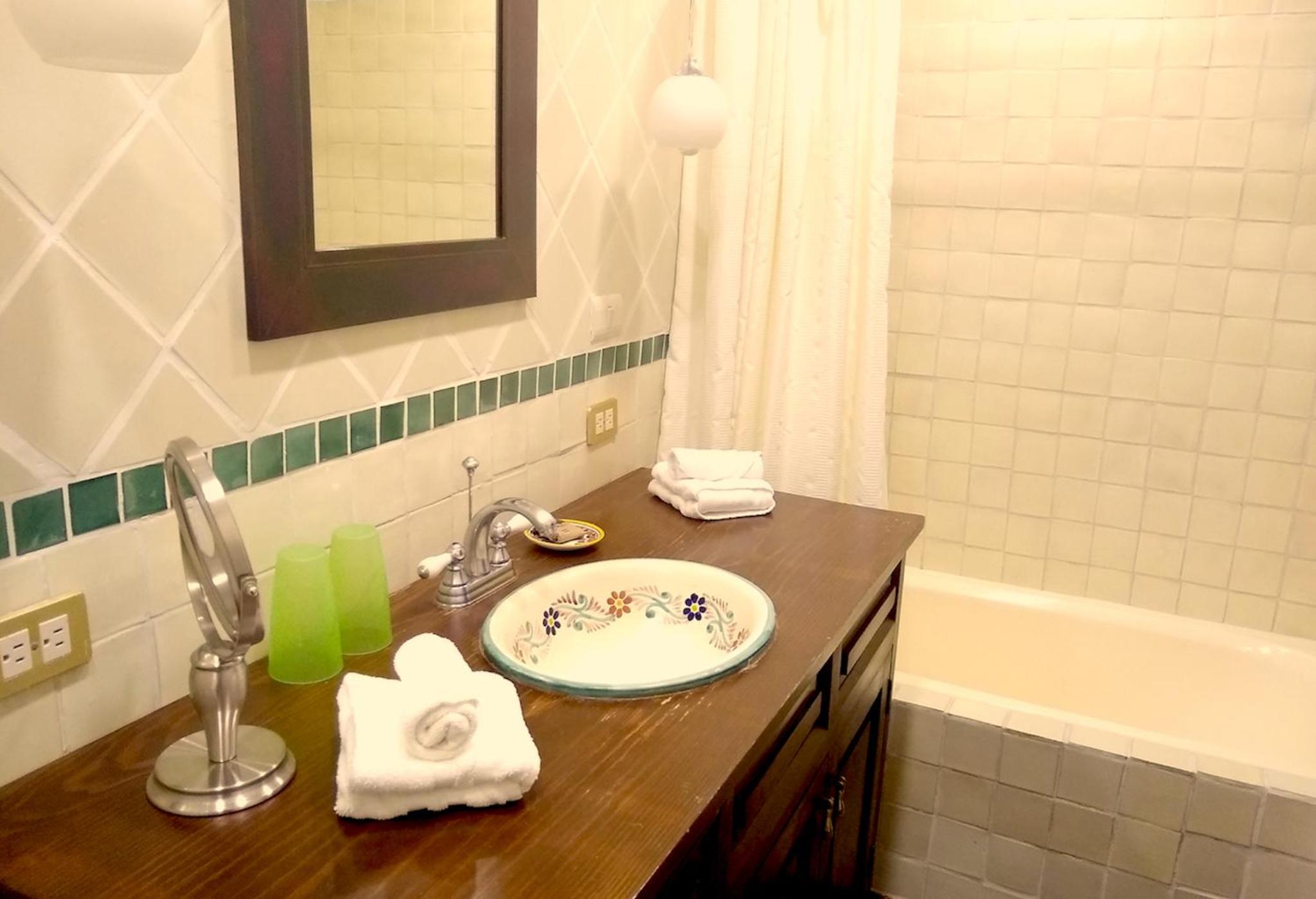 Quadruple Room with Bath - Photo 2