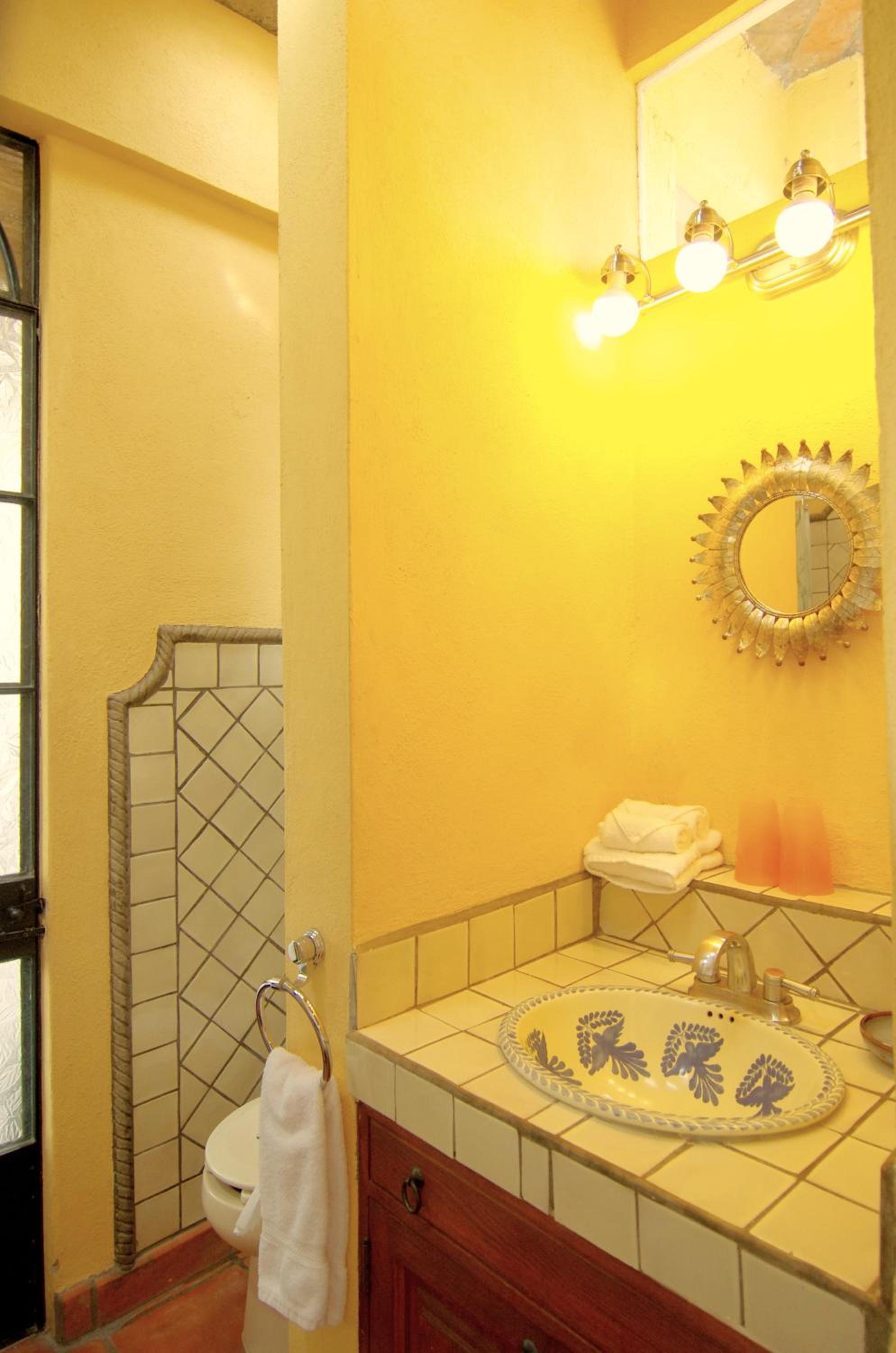 Deluxe King Room - Photo 2