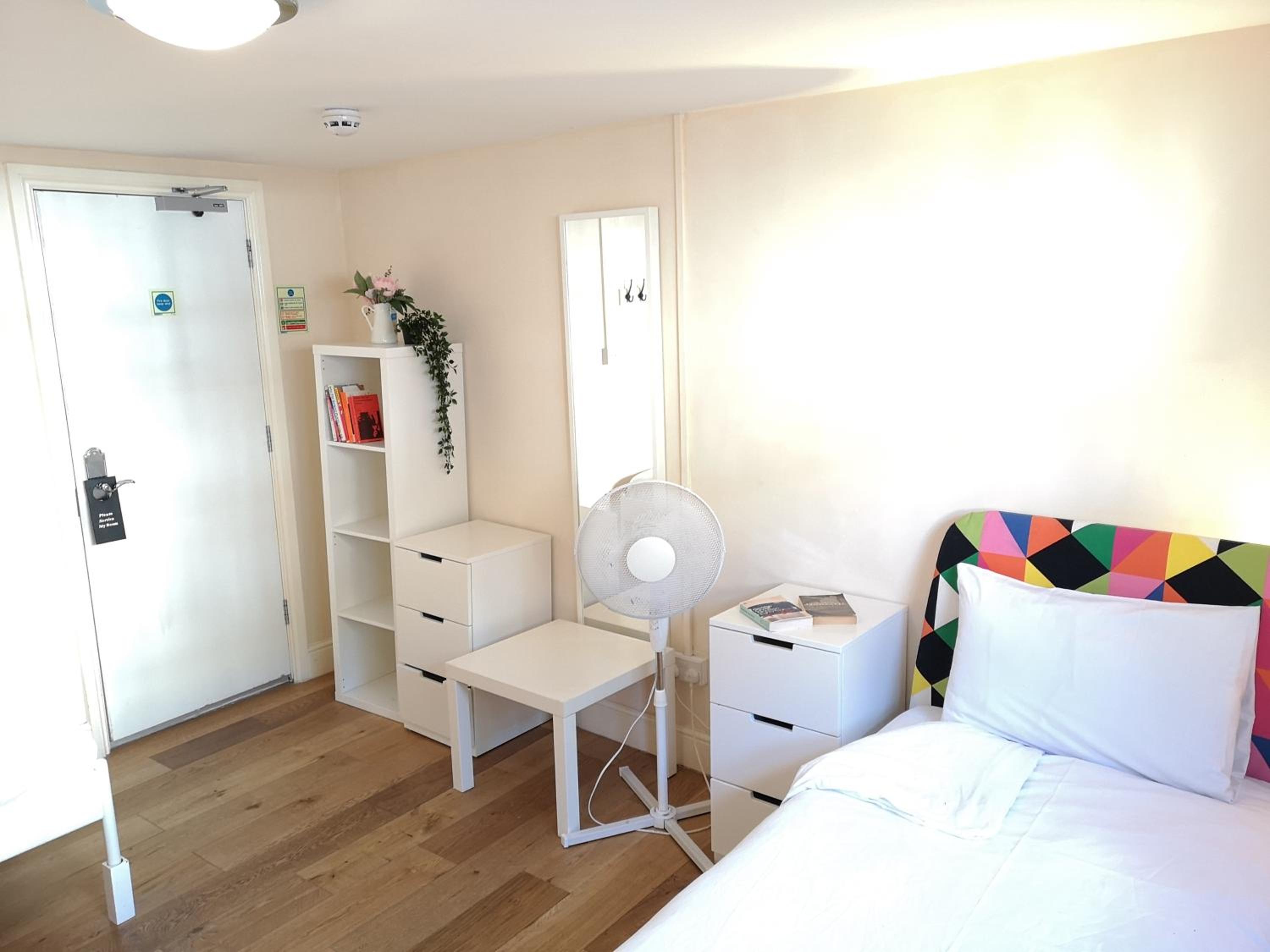 Twin Room with Shared Facilities photo 2