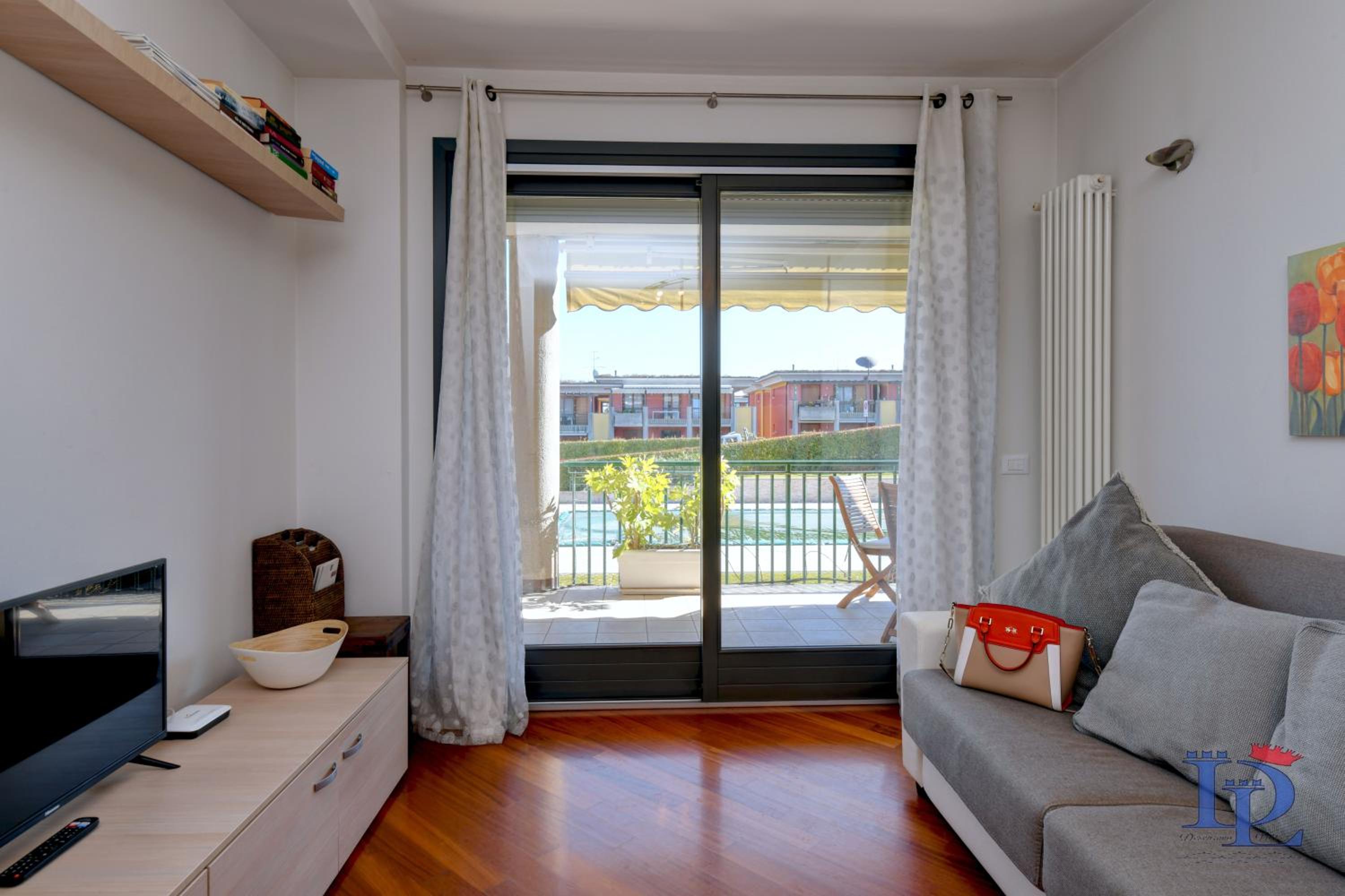 Apartment with Pool View 