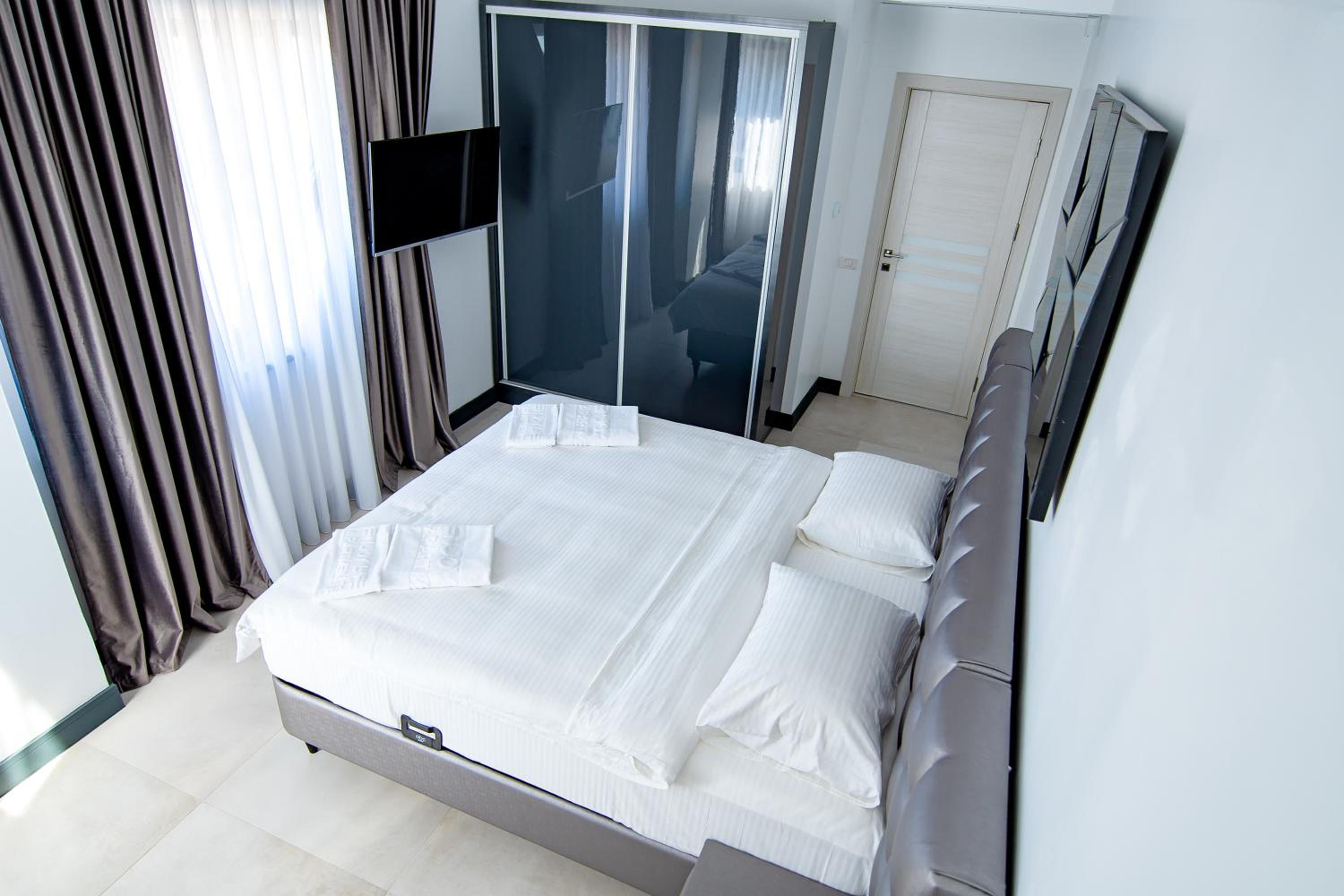 Apartment with Garden View - Photo 4