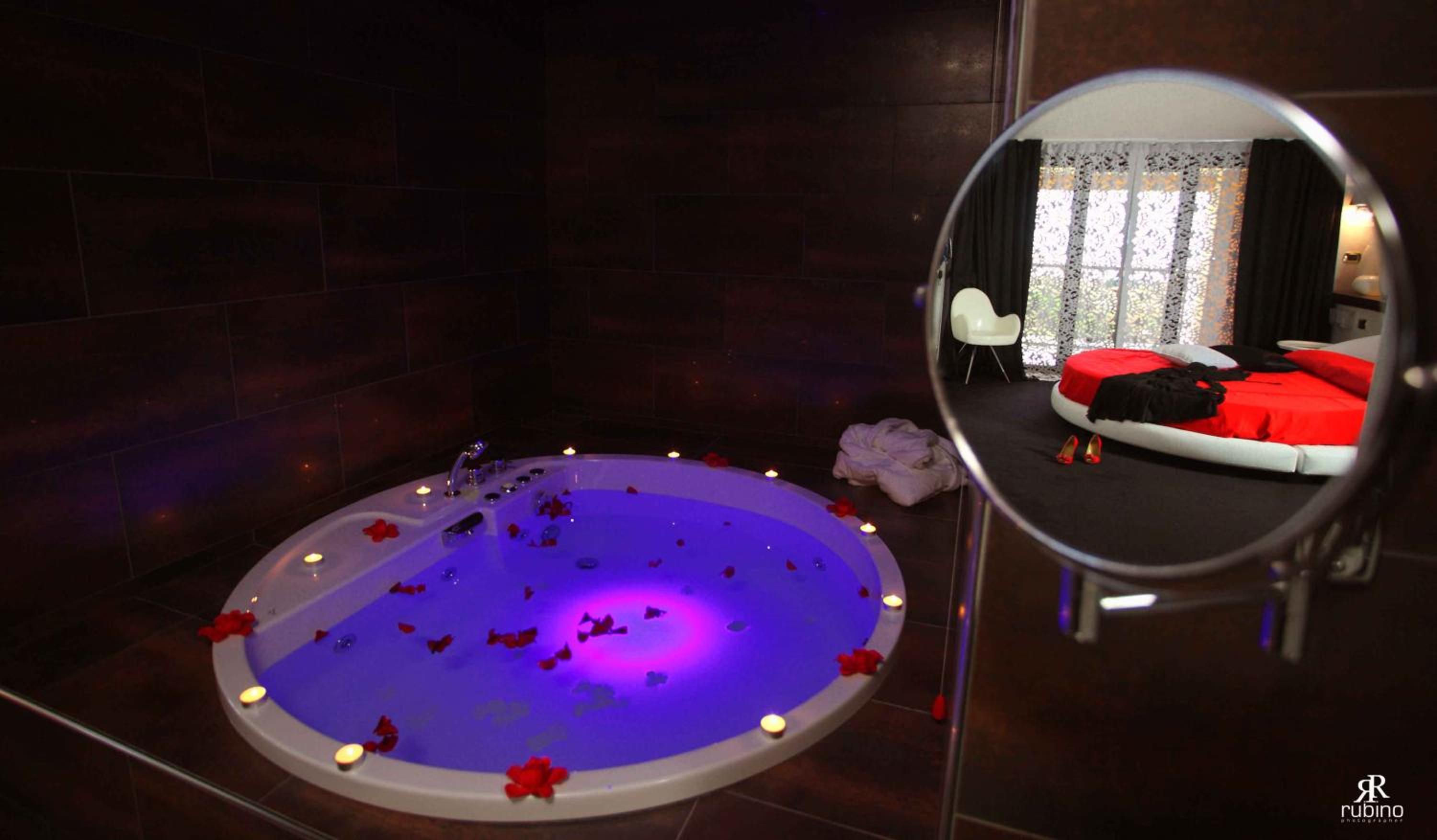 Queen Suite with Spa Bath - Photo 4