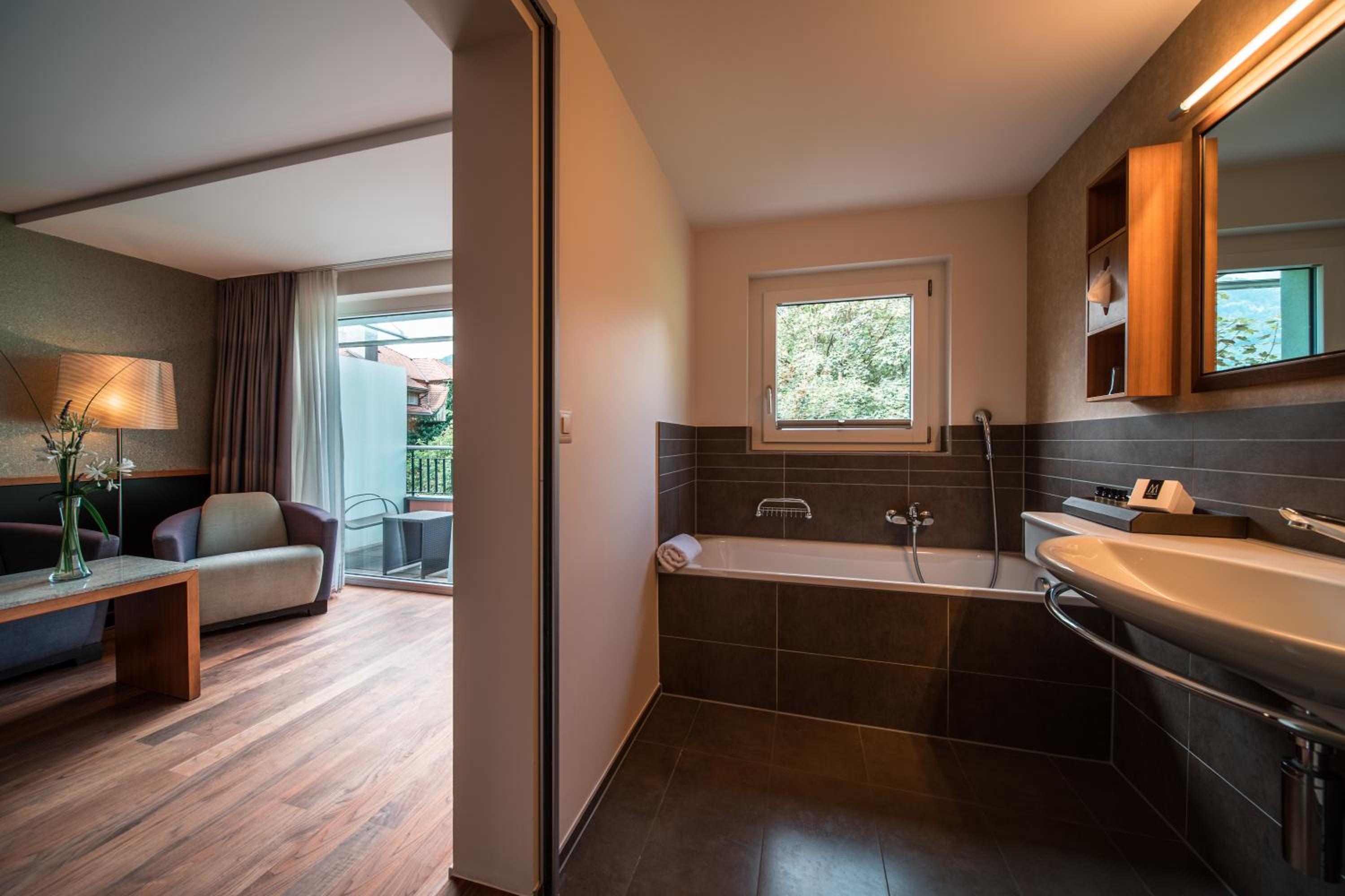 Junior Suite with Balcony thumbnail 5