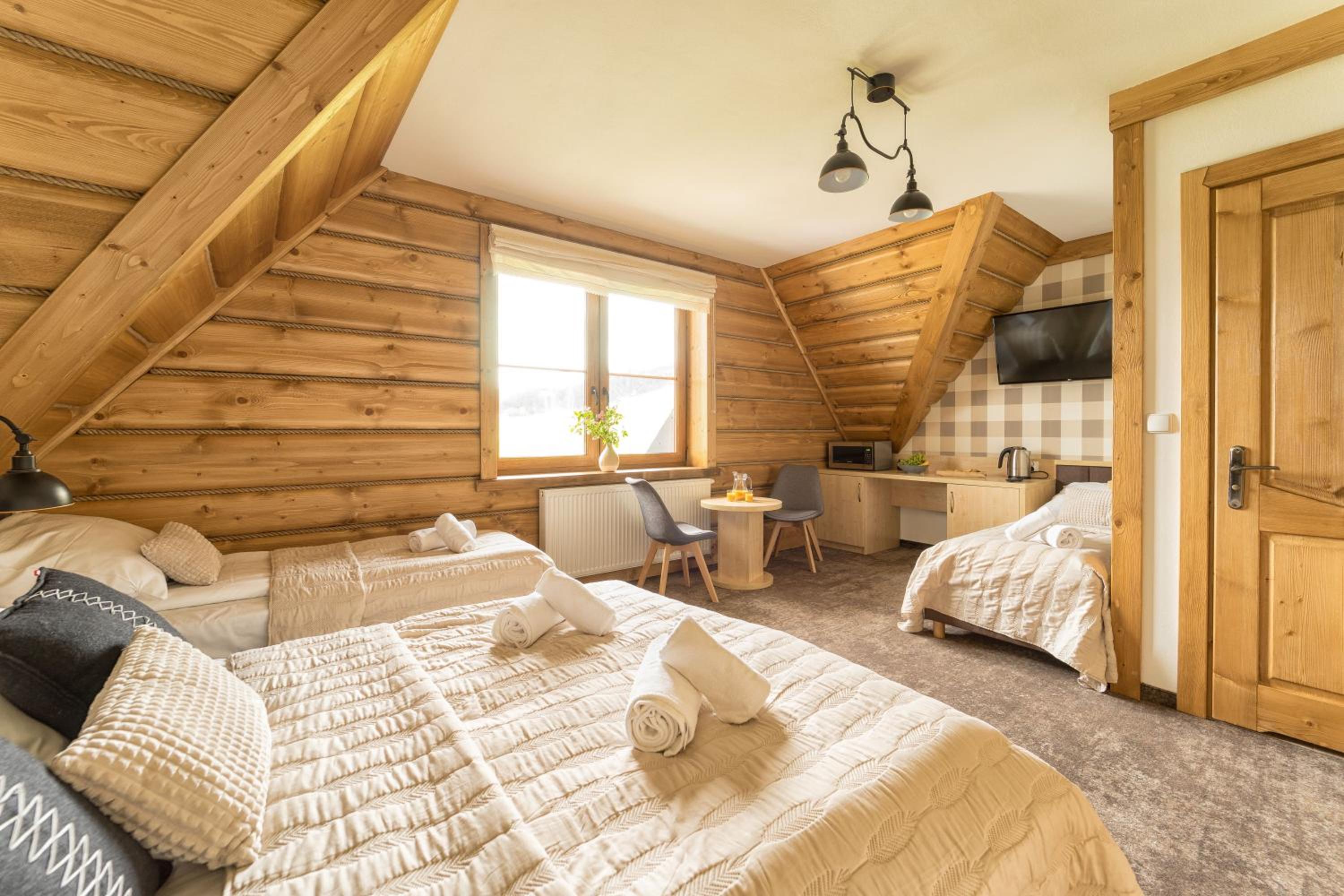 Quadruple Room with Mountain View photo 1