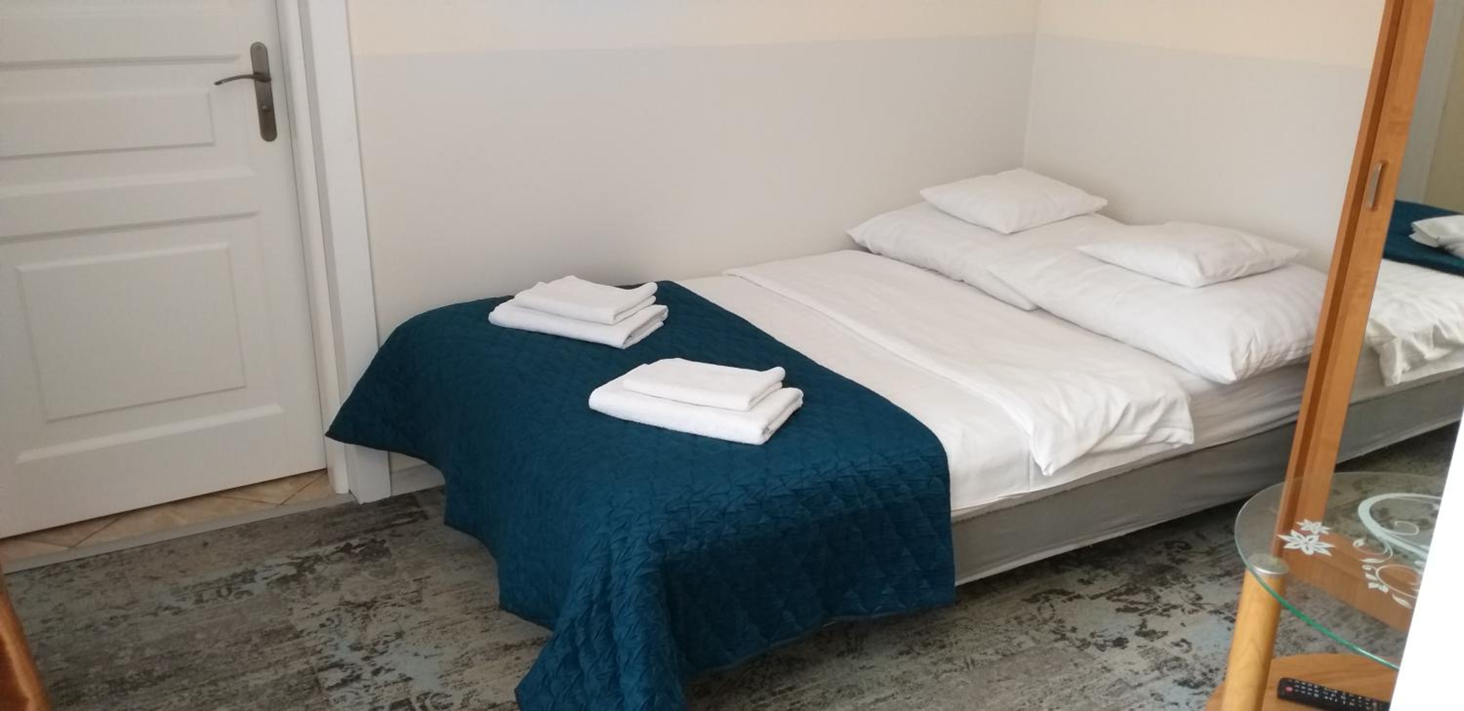 Small Double Room - Photo 2
