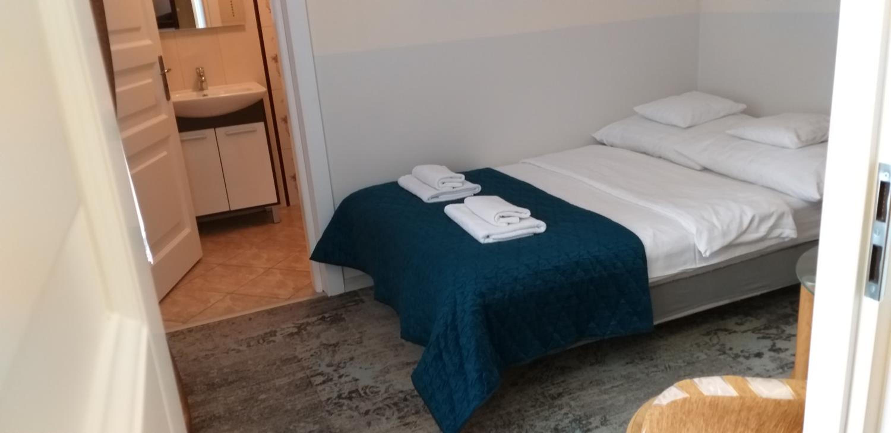 Small Double Room - Photo 6