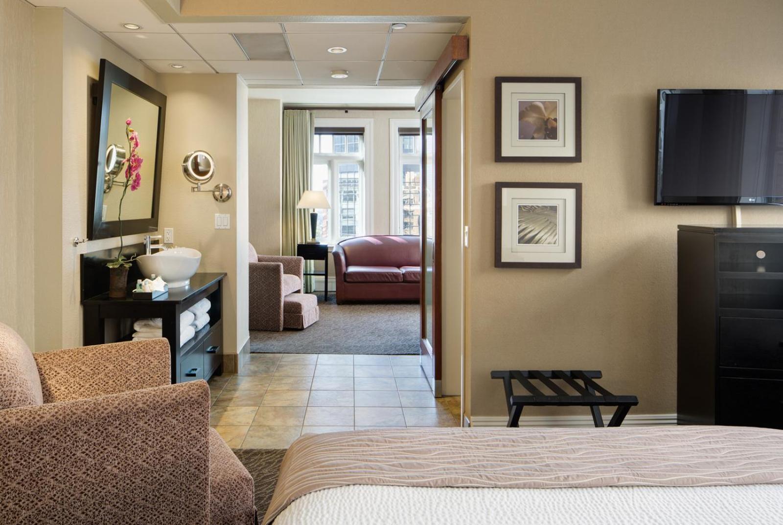 One King Bed Studio Suite - Photo 4
