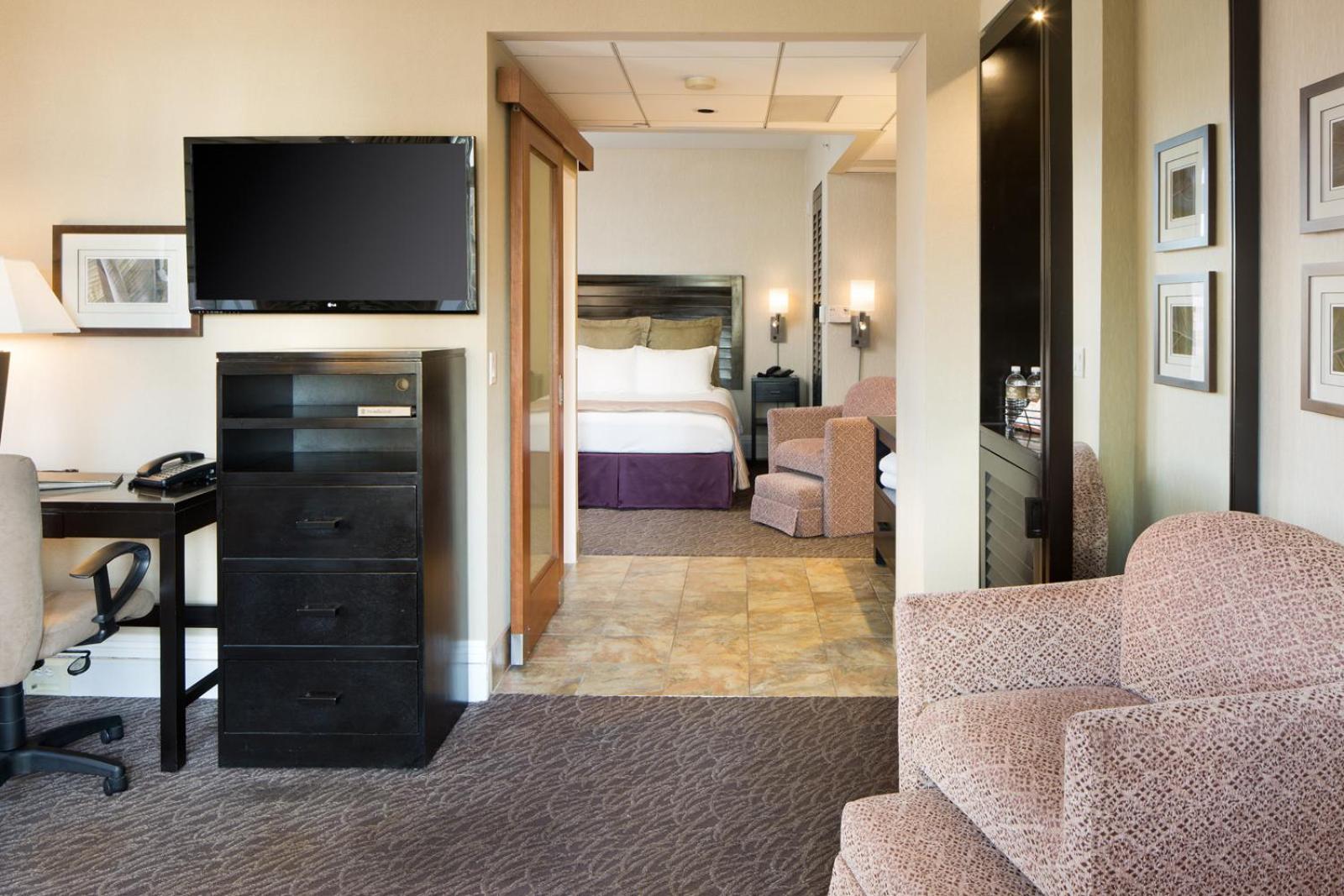 One King Bed Studio Suite - Photo 1