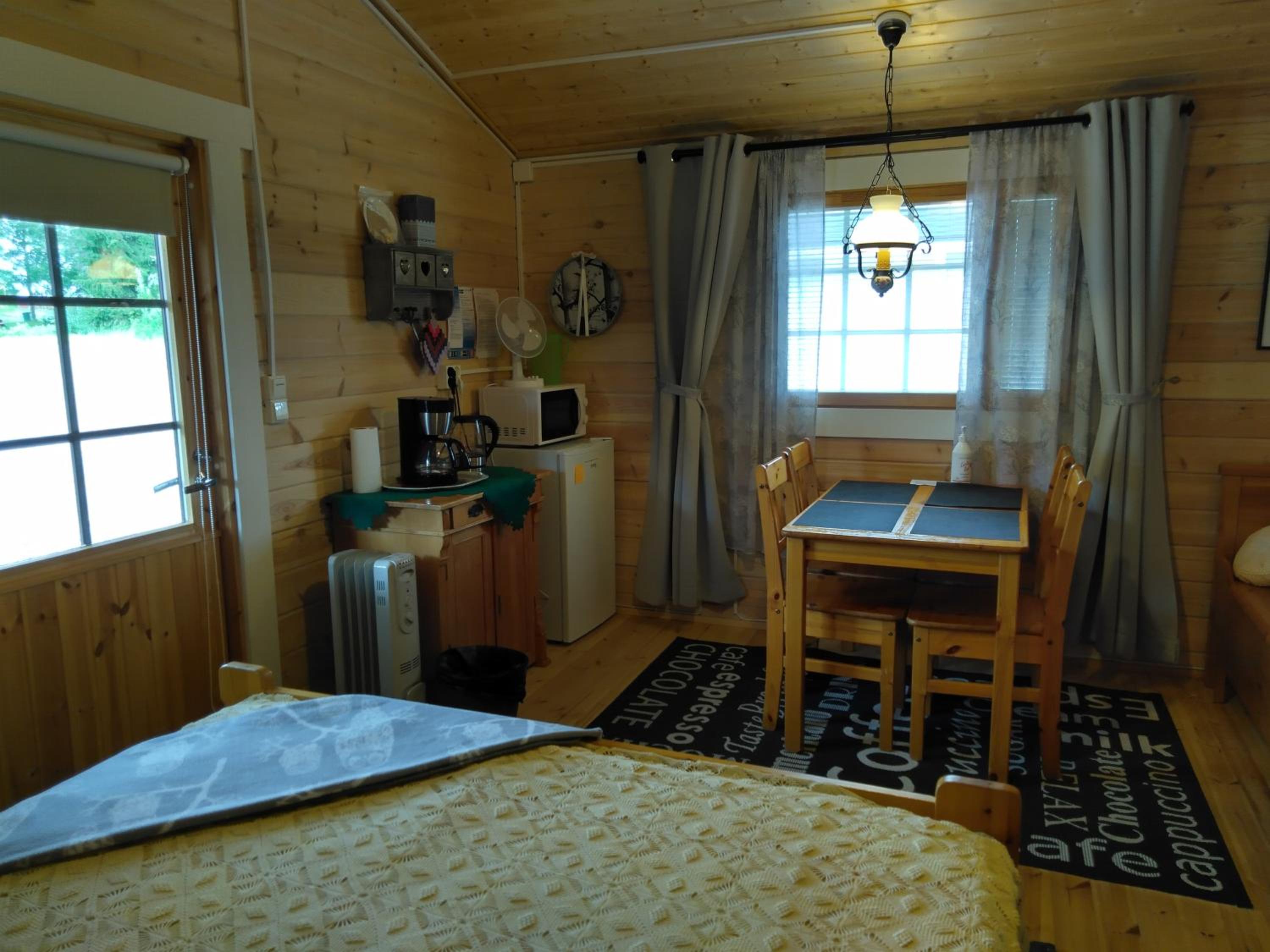 Cottage with Shared Bathroom photo 2