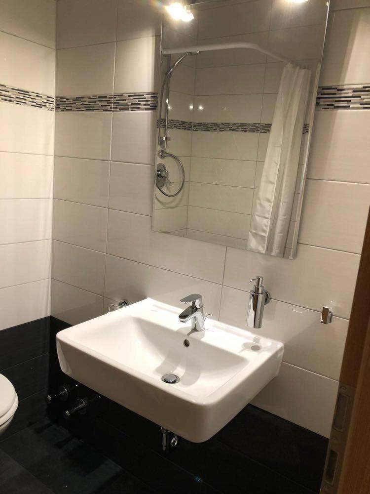 Triple Room with Private Bathroom - Photo 7