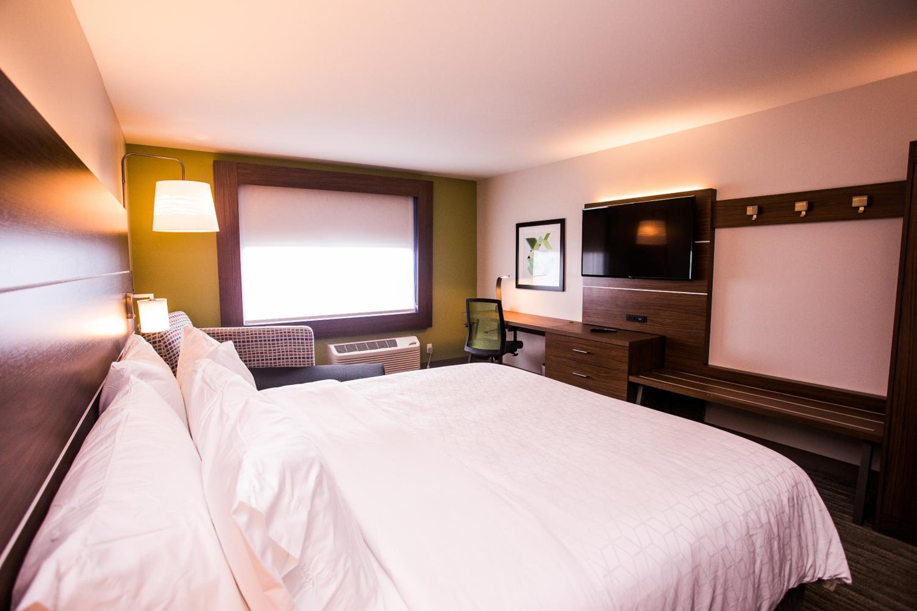 Standard King Room - Photo 3
