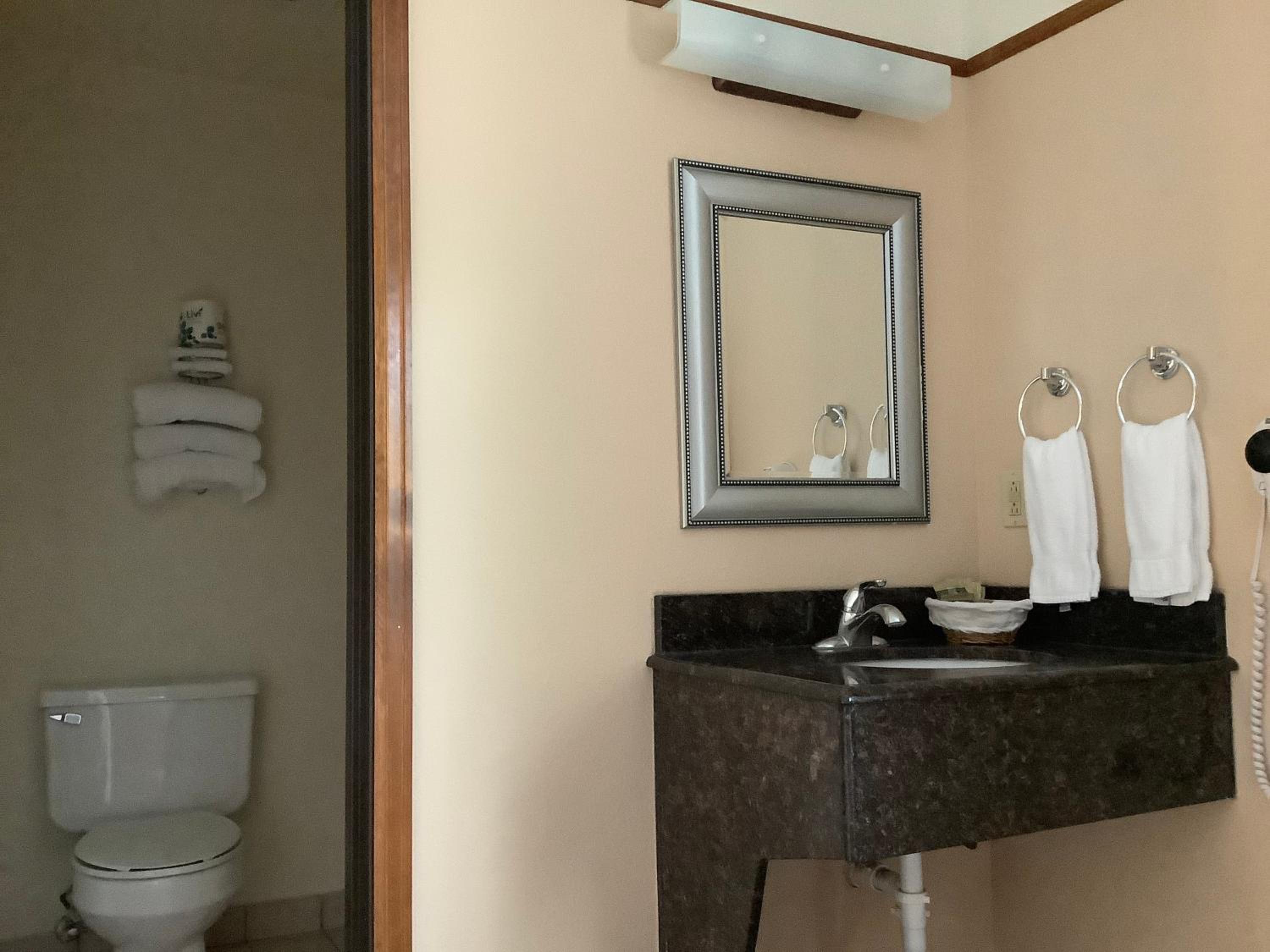Deluxe Queen Room - Photo 2