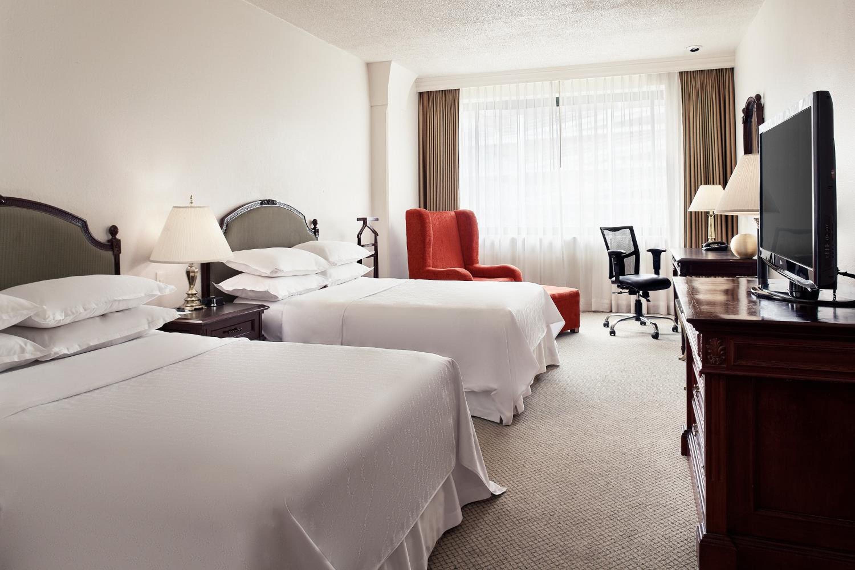 Standard Room with Two Queen Beds, Non-Smoking - Photo 4