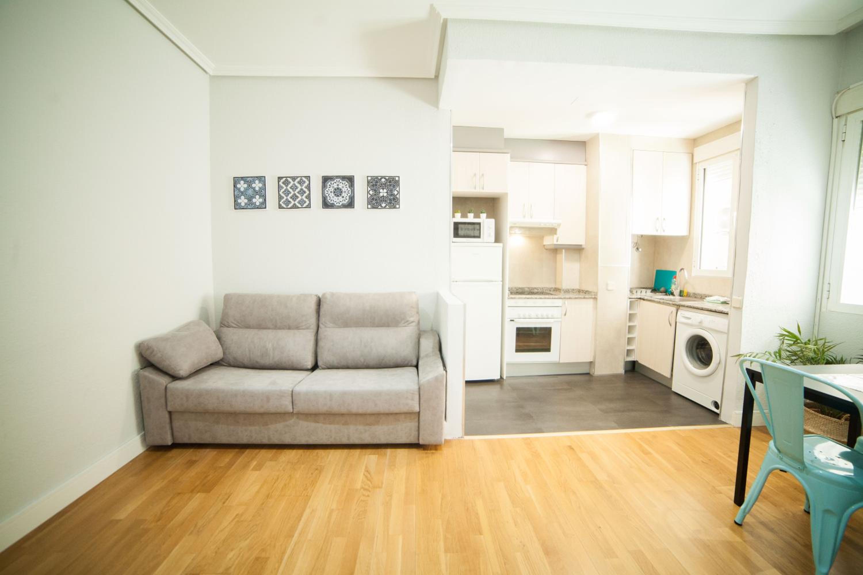 One-Bedroom Apartment photo 1