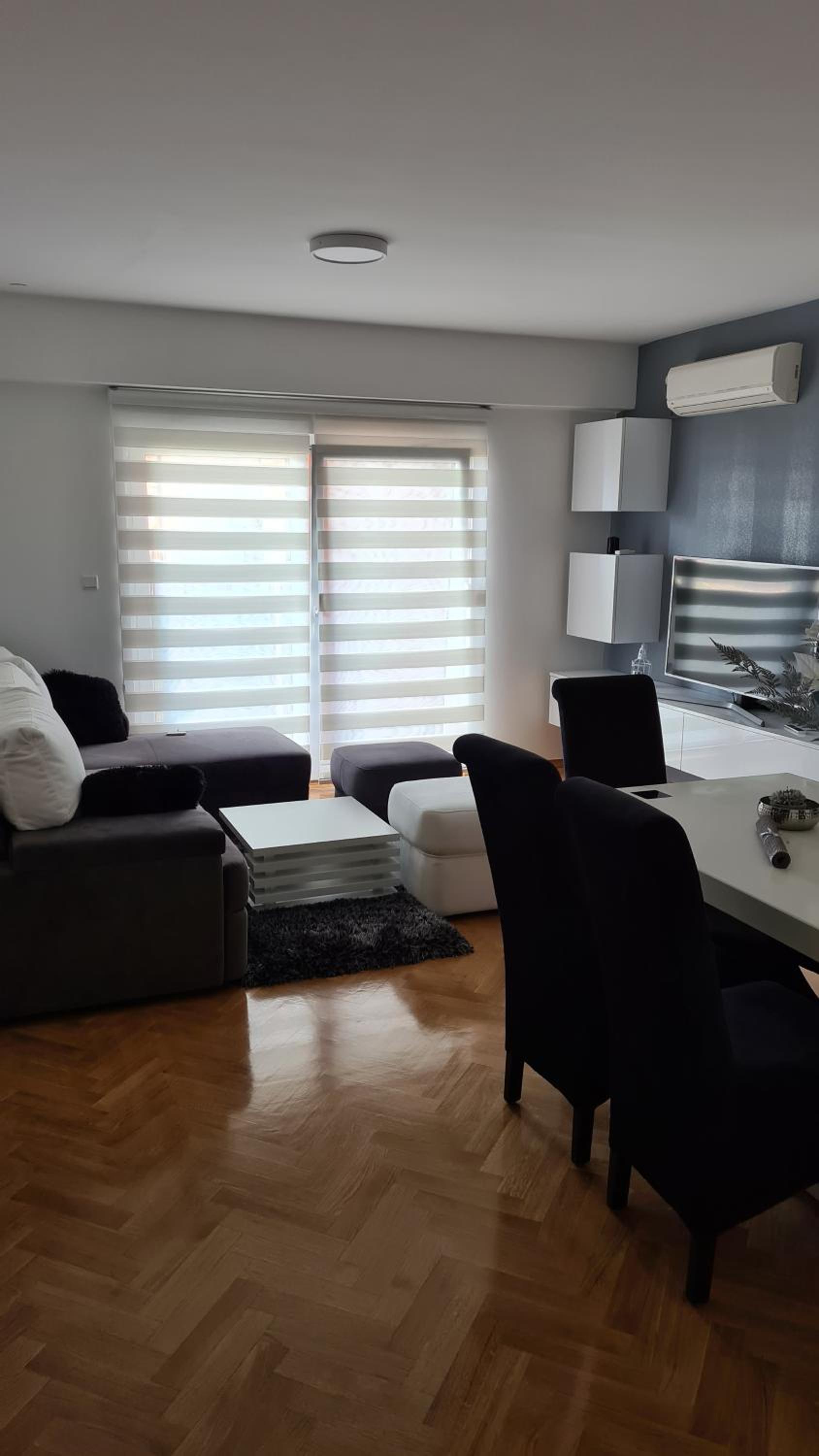 One-Bedroom Apartment - Photo 4