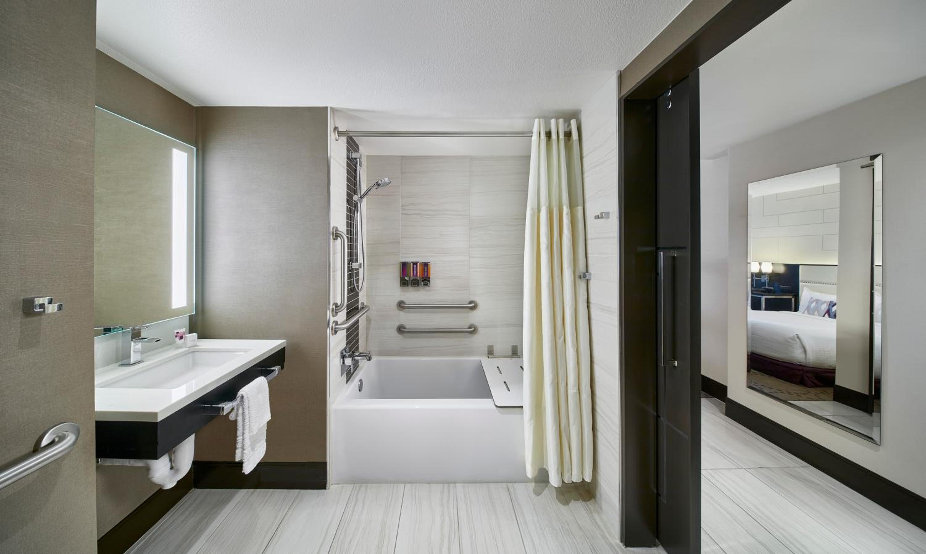 Valley Tower Deluxe Room, 1 King, Non-Smoking, Accessible - Photo 4