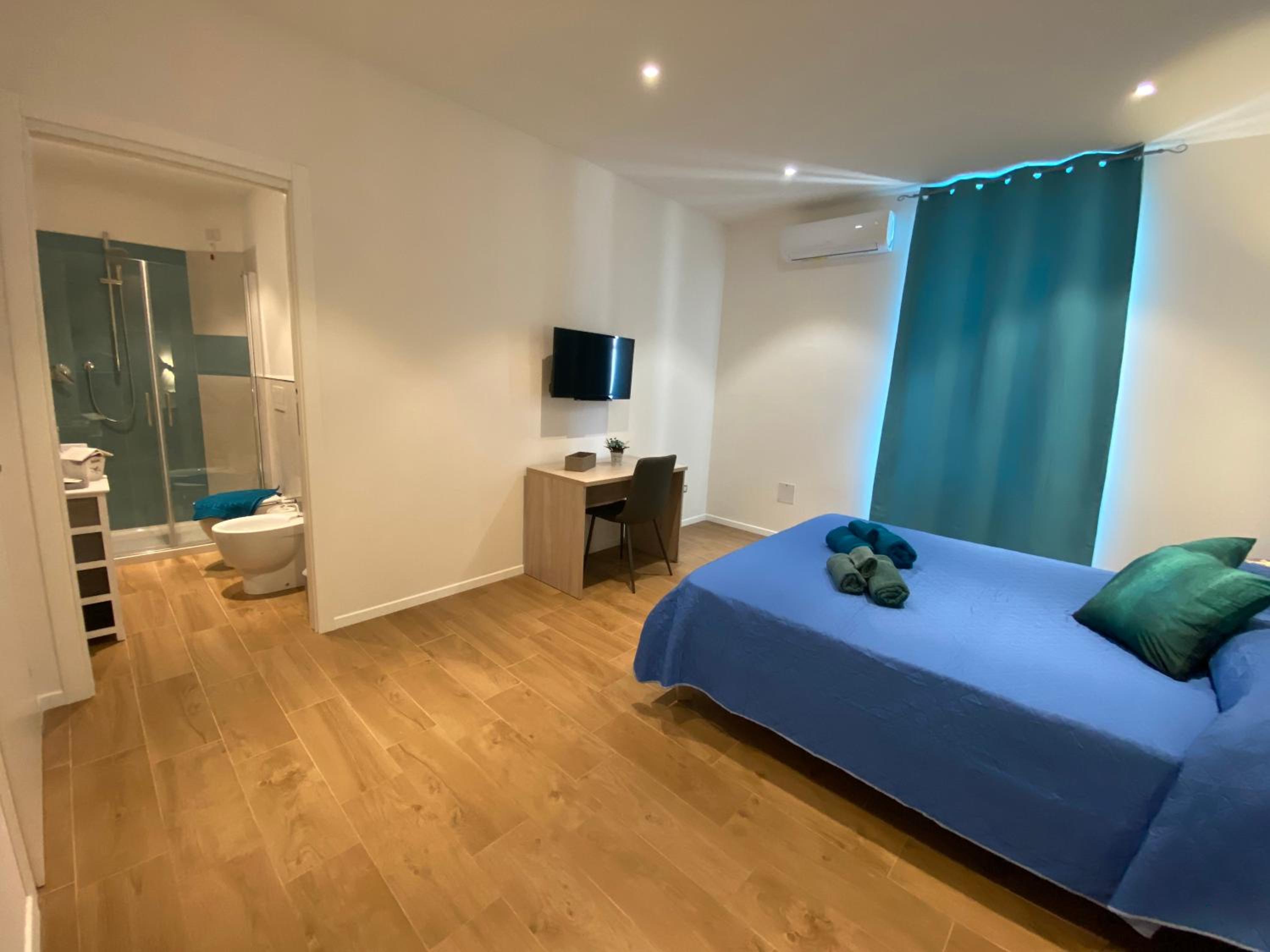 Double Room with Private Bathroom - Photo 3