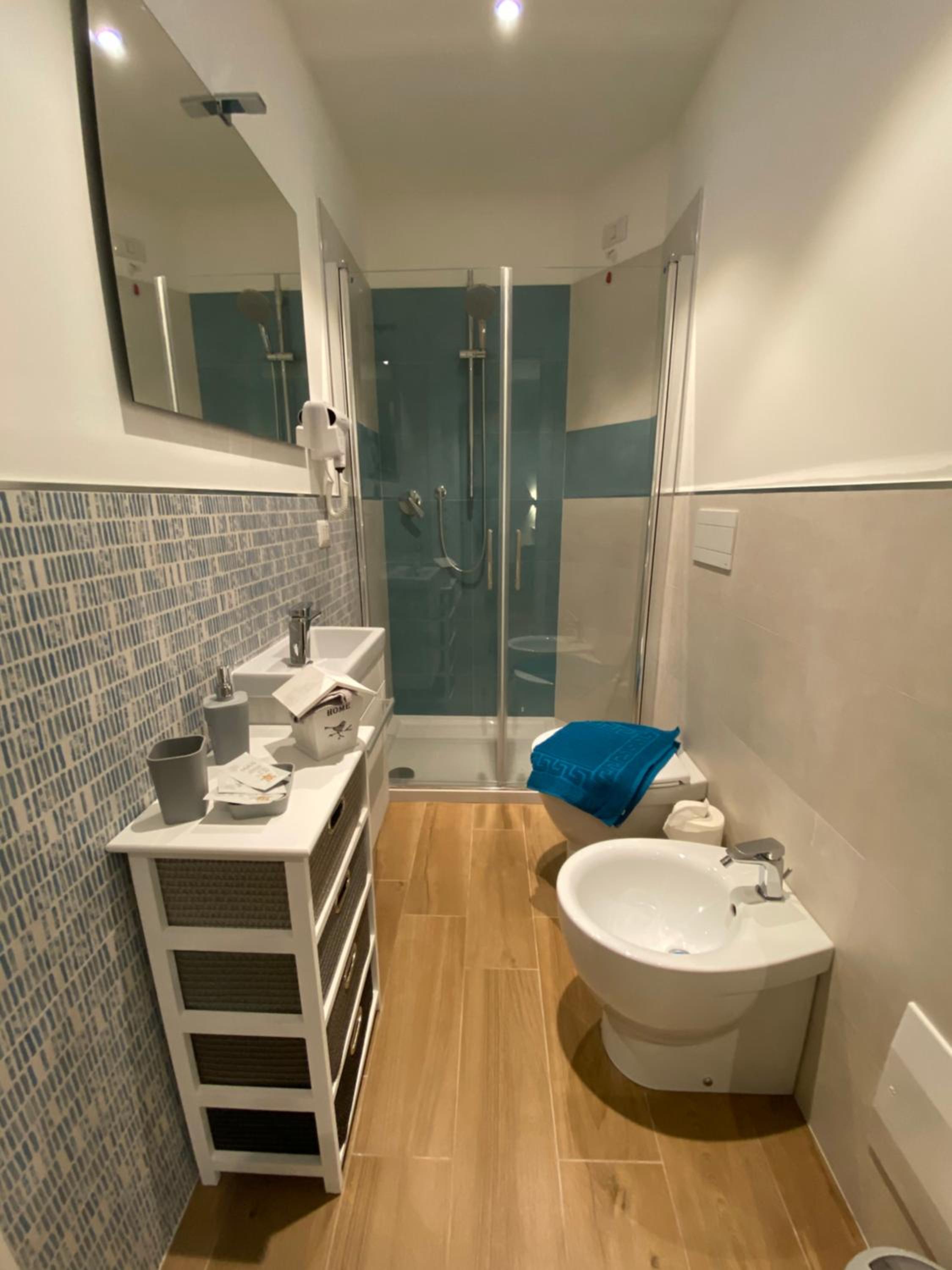 Double Room with Private Bathroom - Photo 4