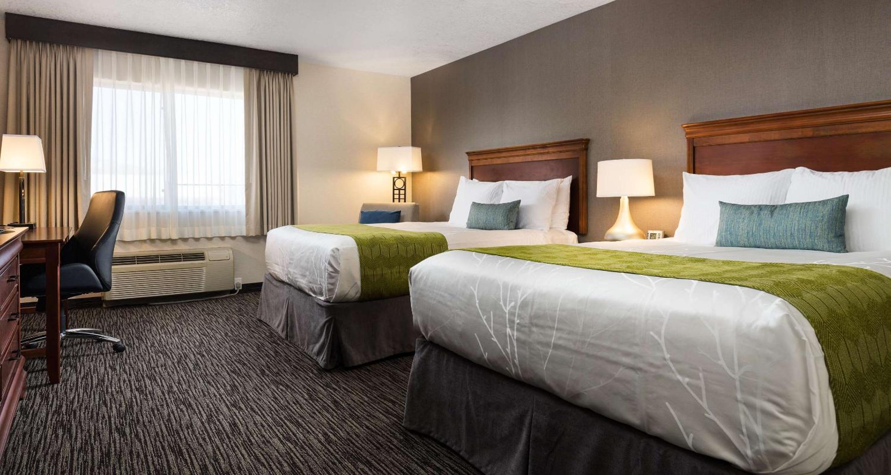 Queen Room with Two Queen Beds - Non-Smoking - Photo 1