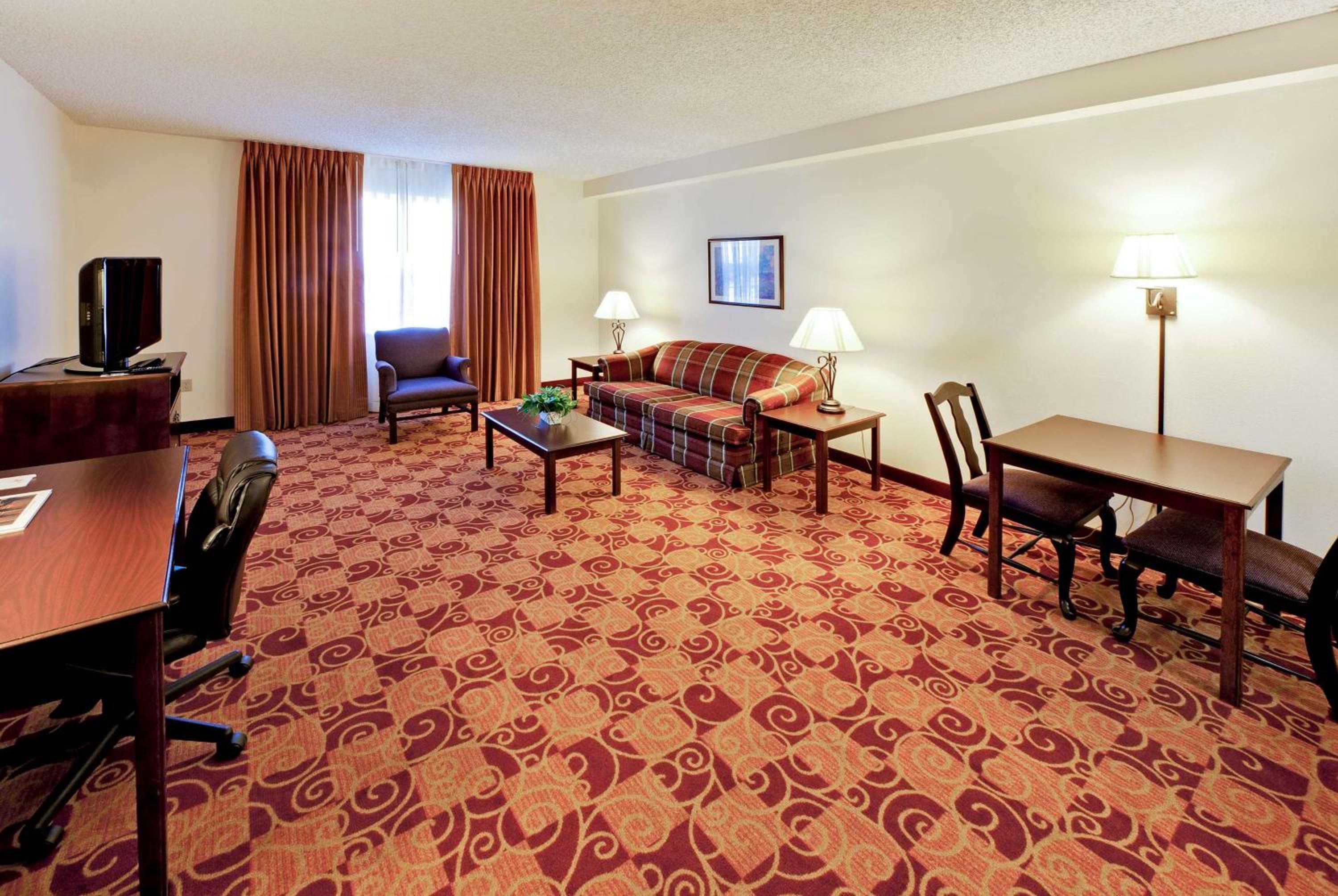One-Bedroom Executive King Suite, Non-Smoking - Photo 1