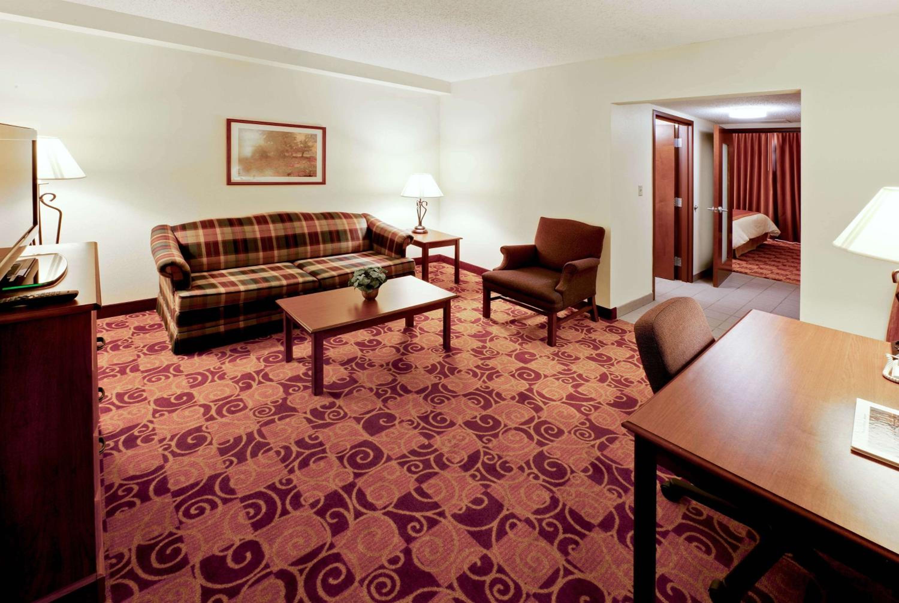 One-Bedroom Executive King Suite, Non-Smoking - Photo 5
