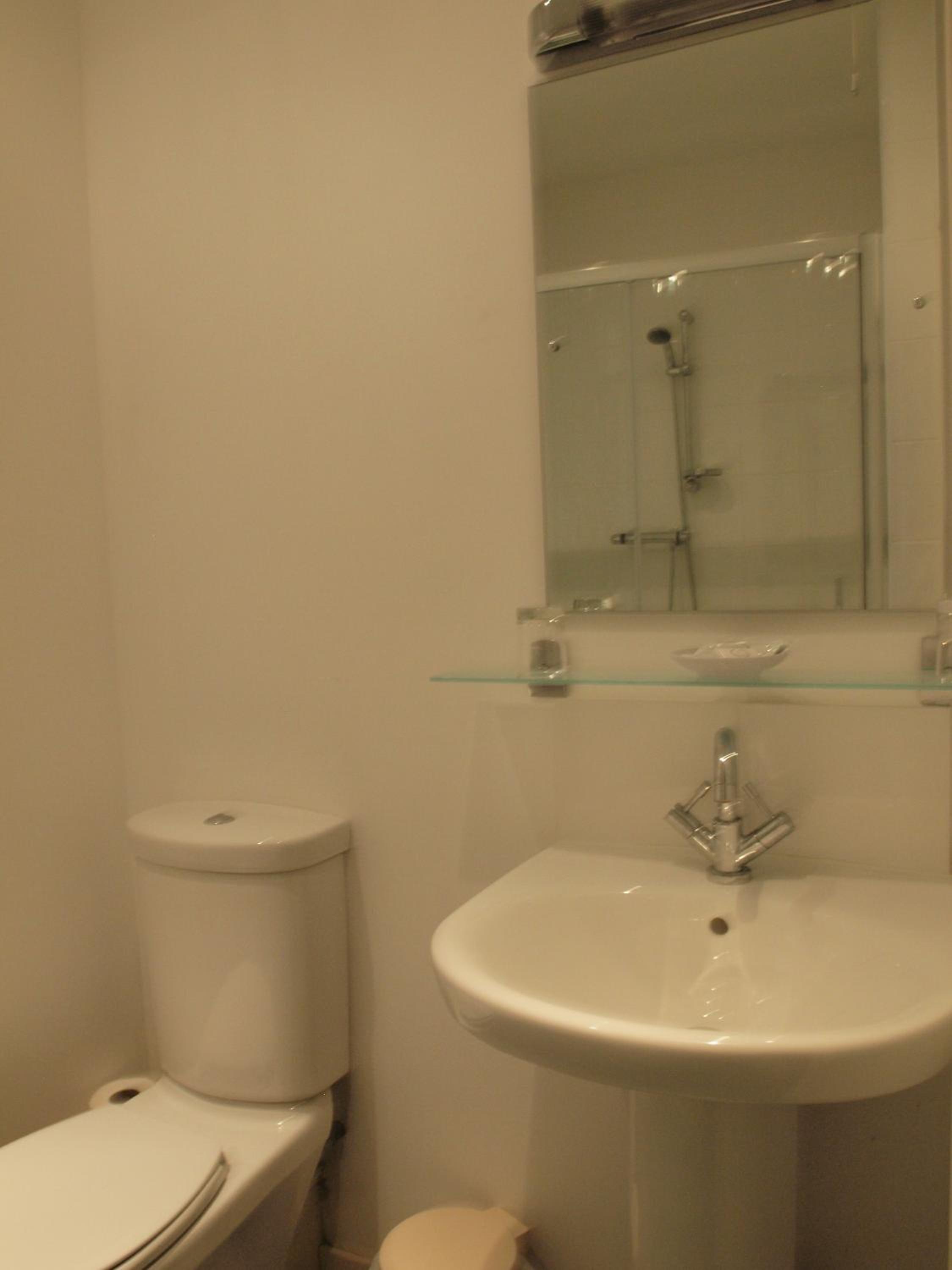 Double Room - Photo 9