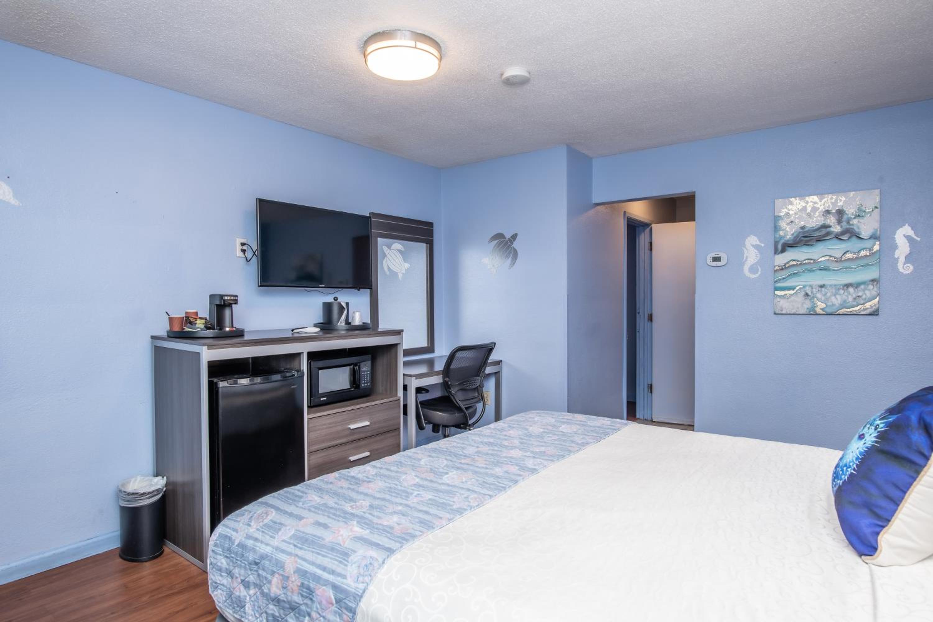 Standard King Room - Photo 6