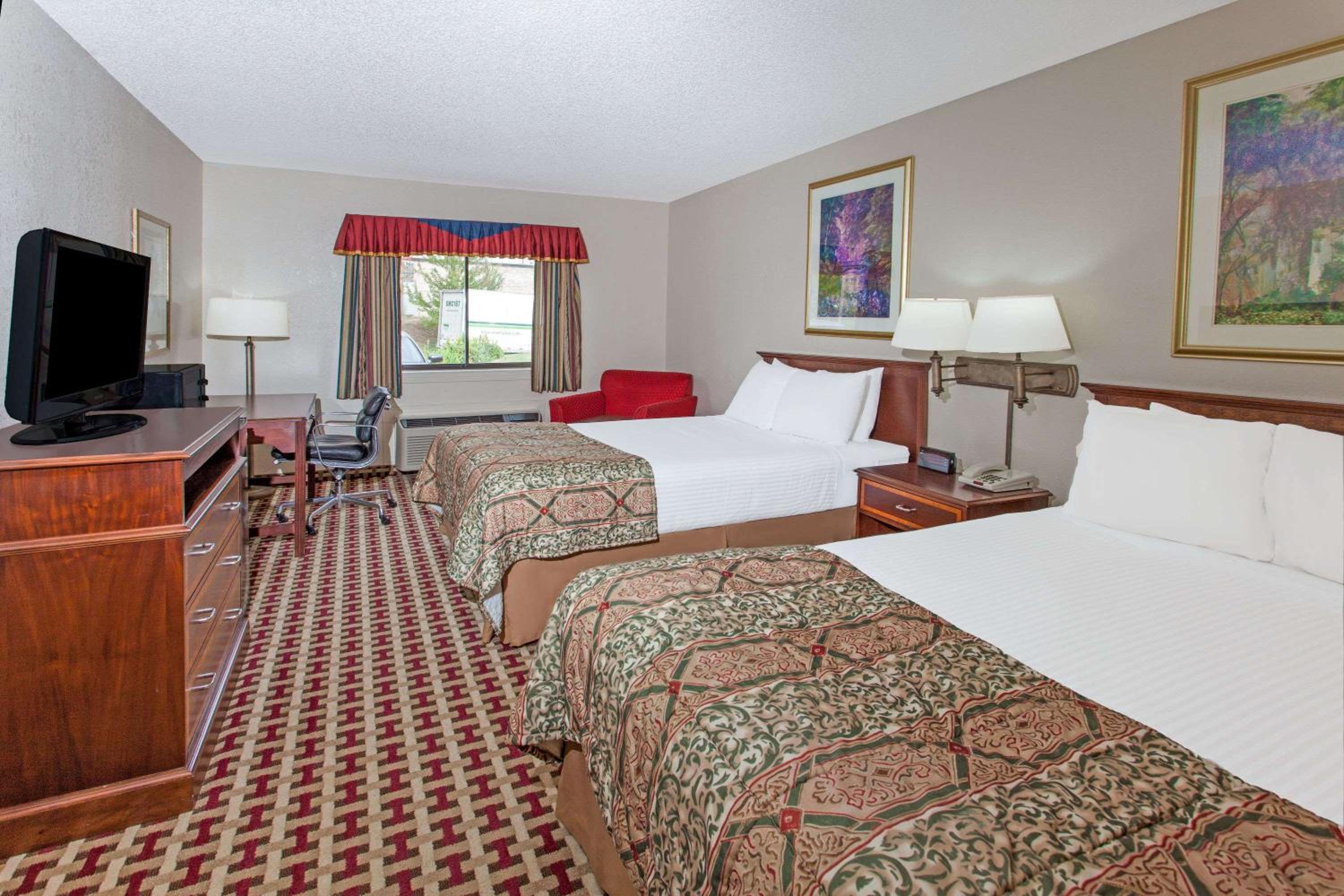 Standard Room with Two Double Beds - Non-Smoking - Photo 1