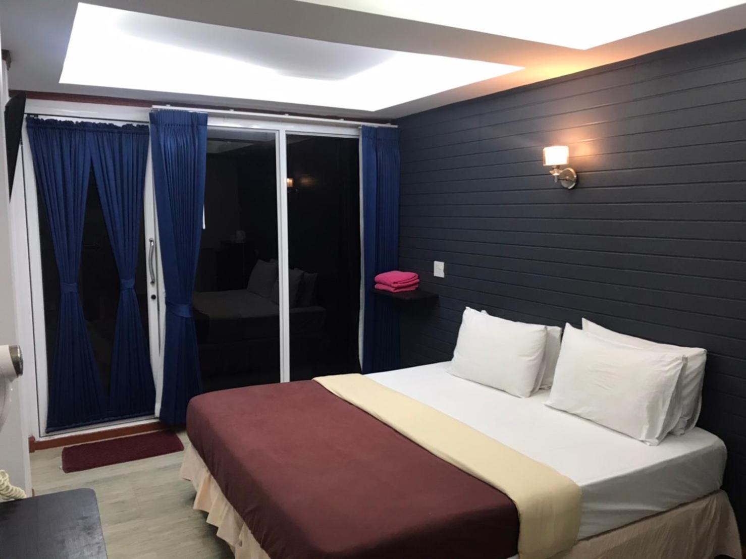 Budget Double Room - Photo 5