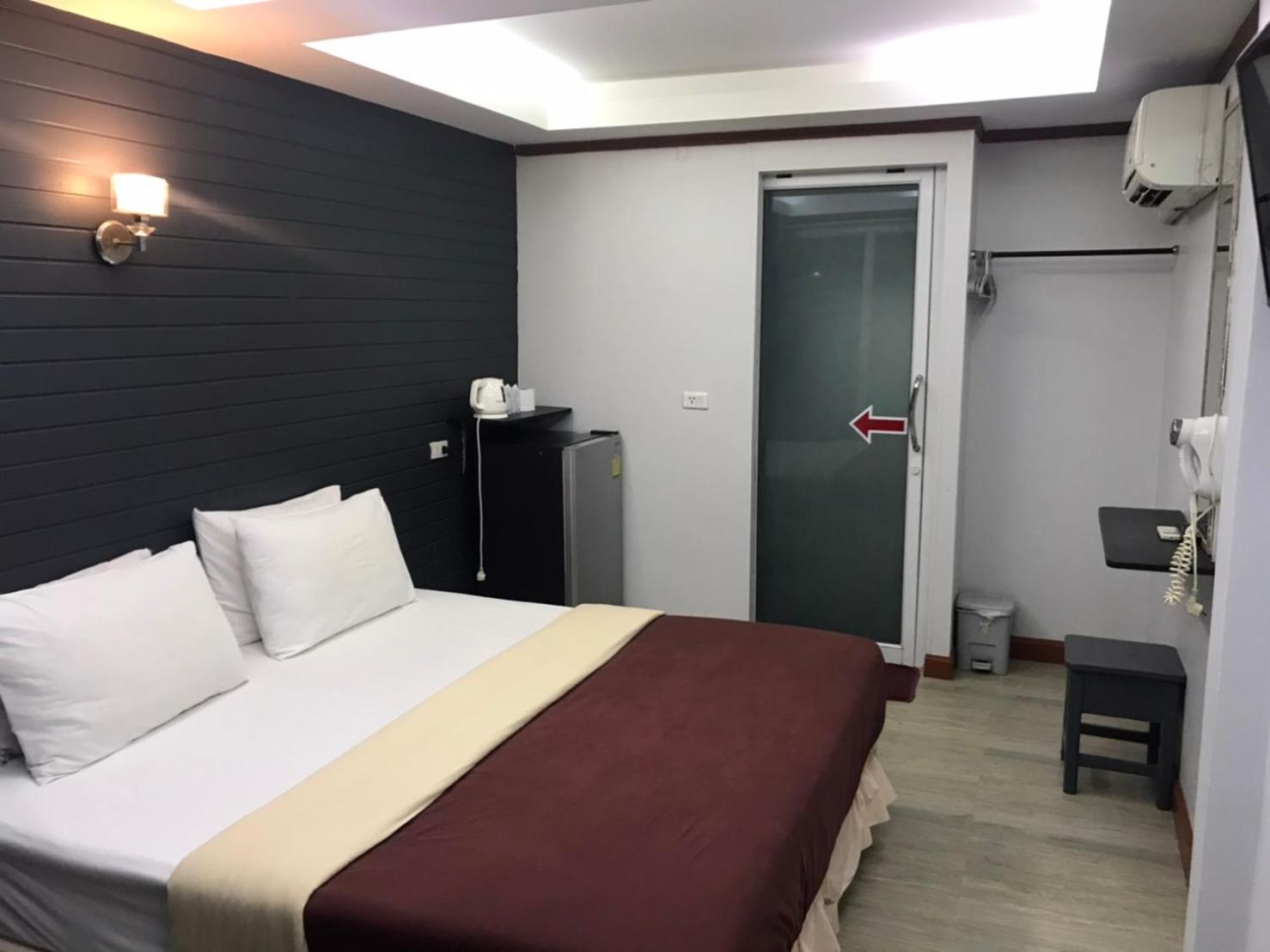Budget Double Room - Photo 3