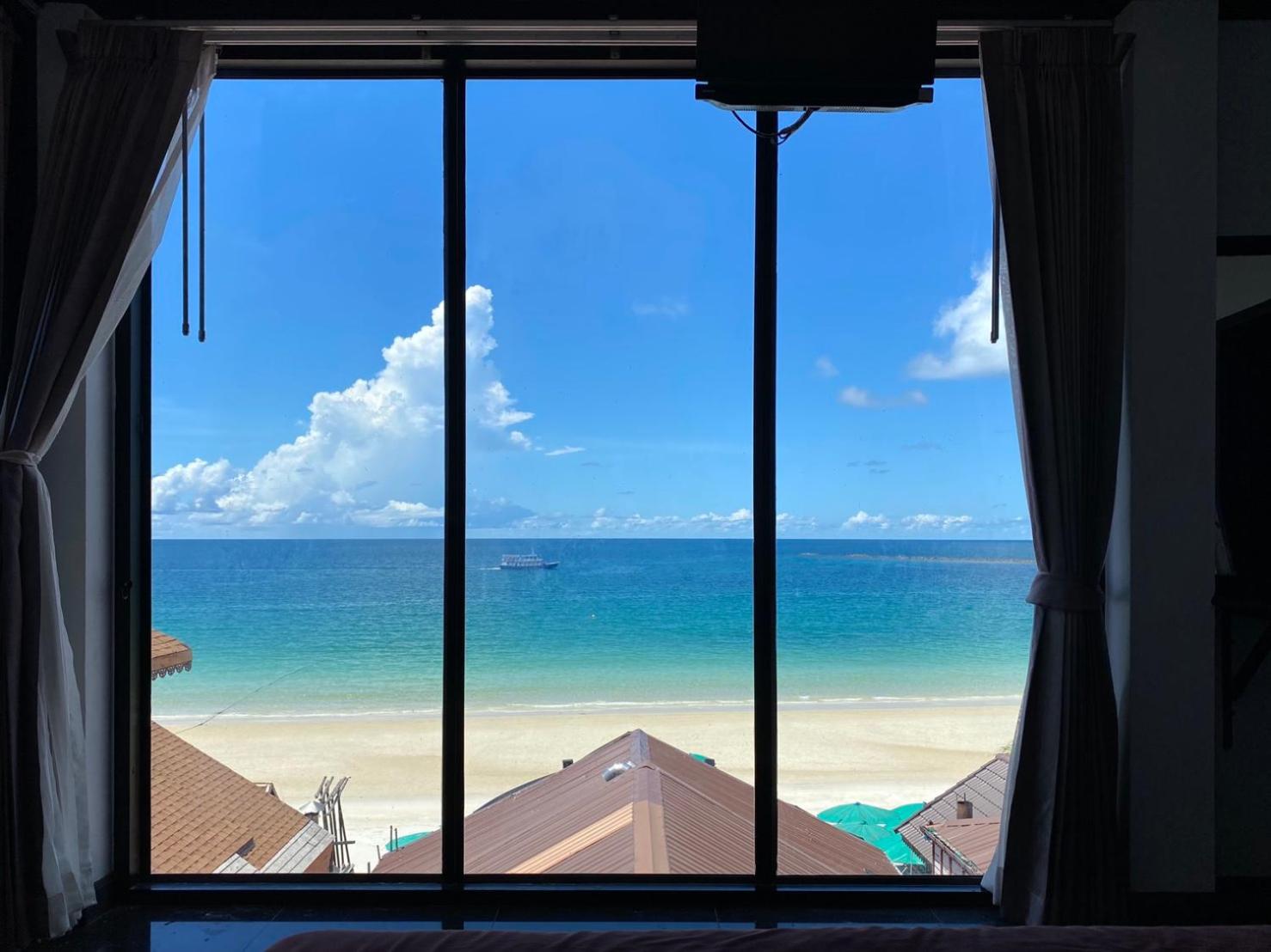 Deluxe Double Room with Sea View - Photo 9