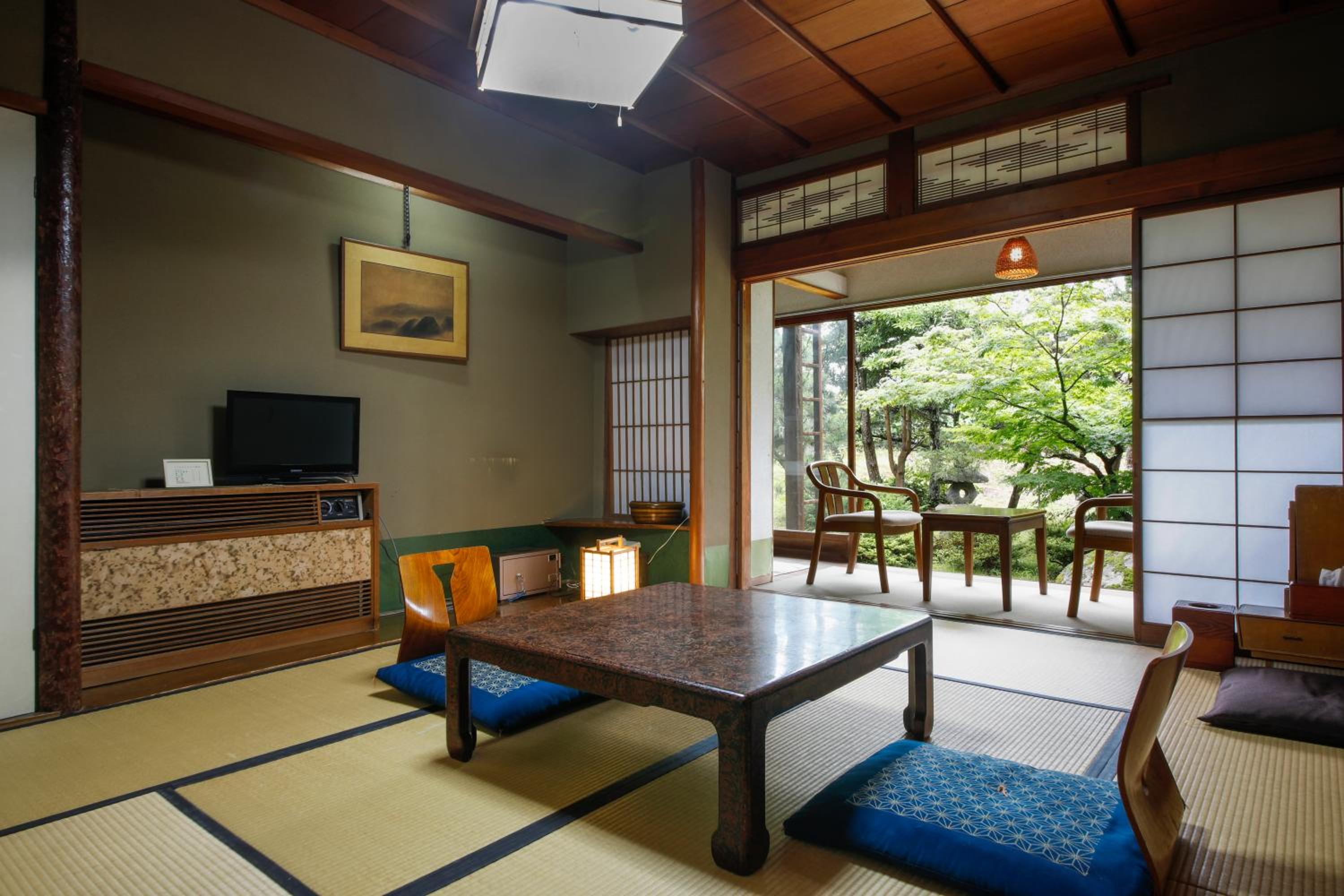 Japanese-Style Standard Room with Shared Bathroom photo 3