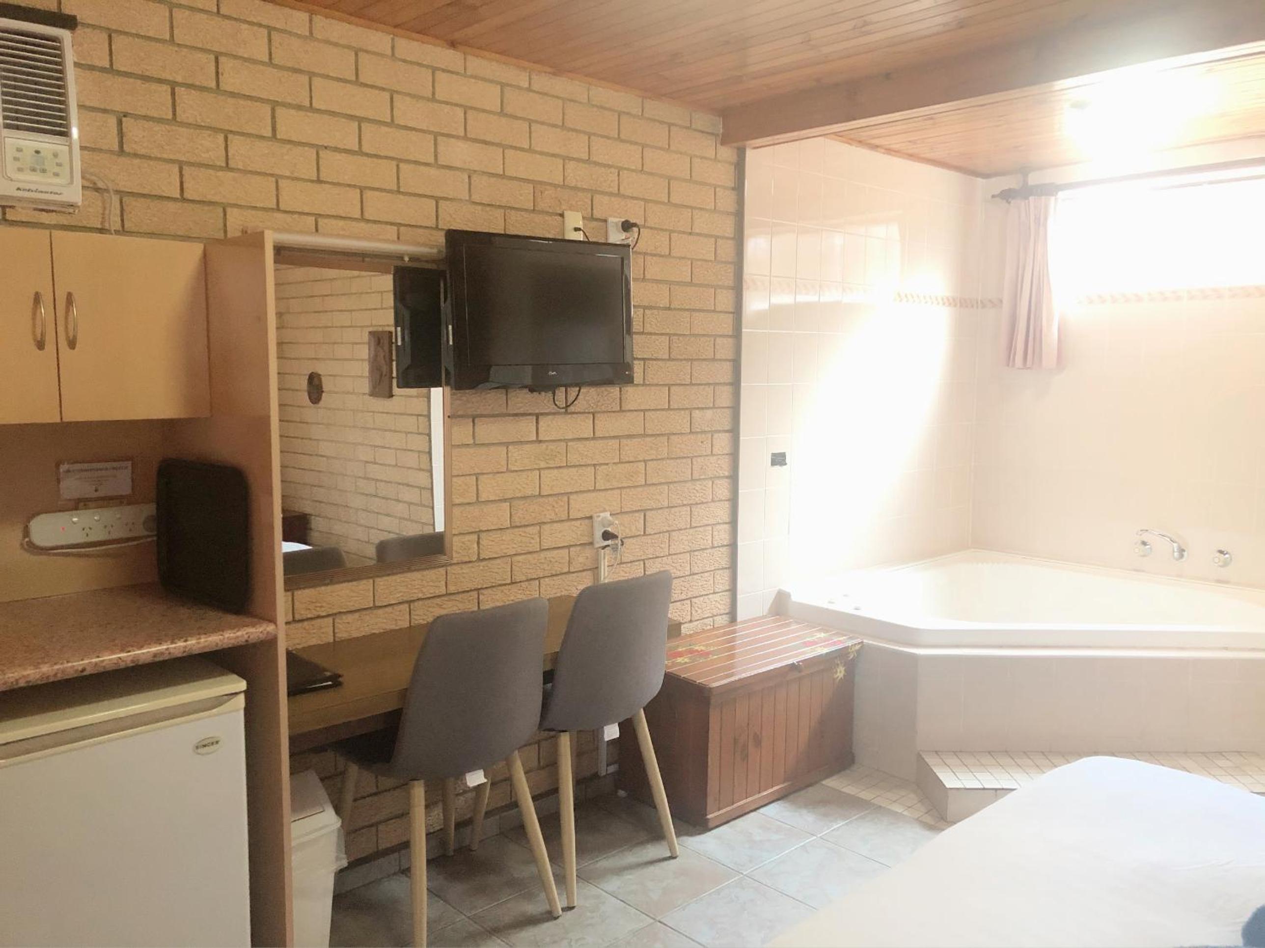 Deluxe Double Room with Spa Bath  photo 2
