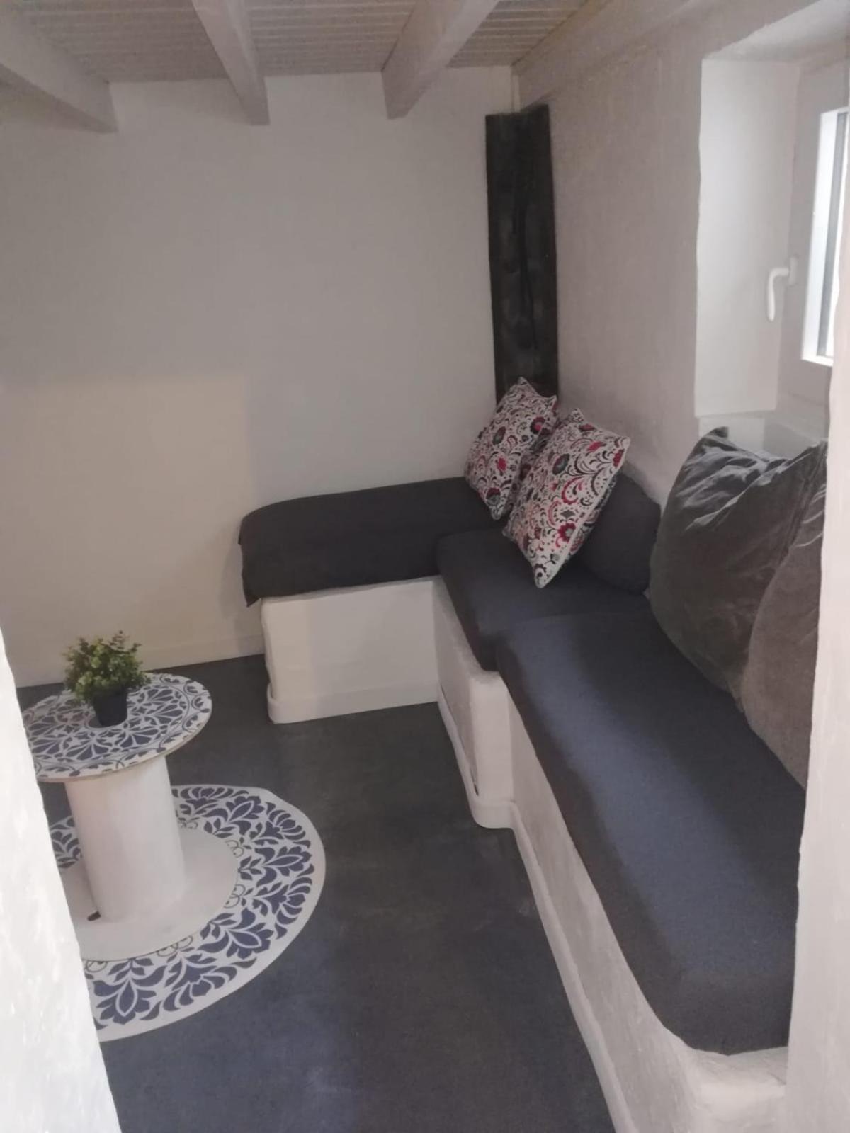 One-Bedroom House photo 2