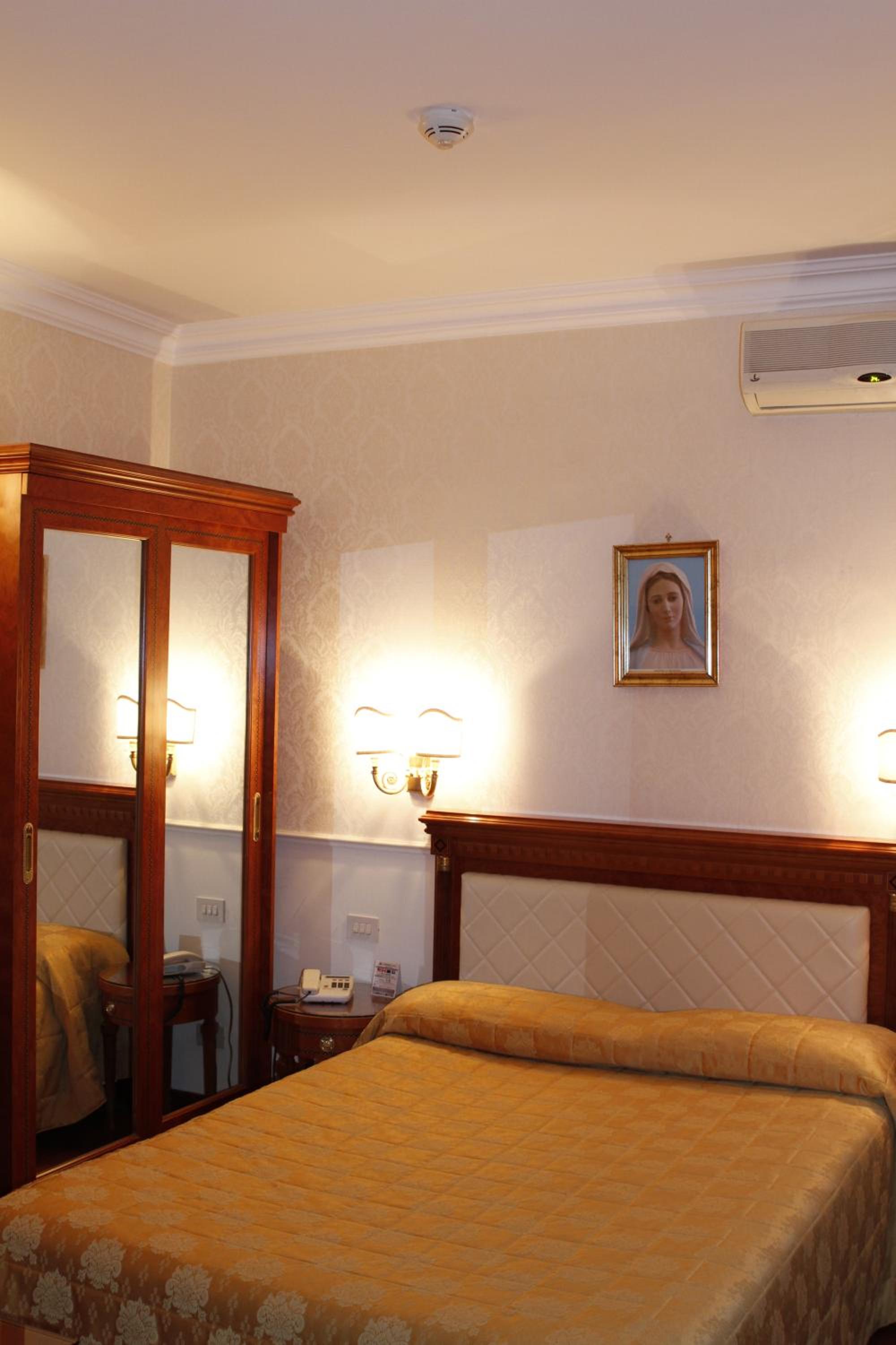 Single Room photo 1