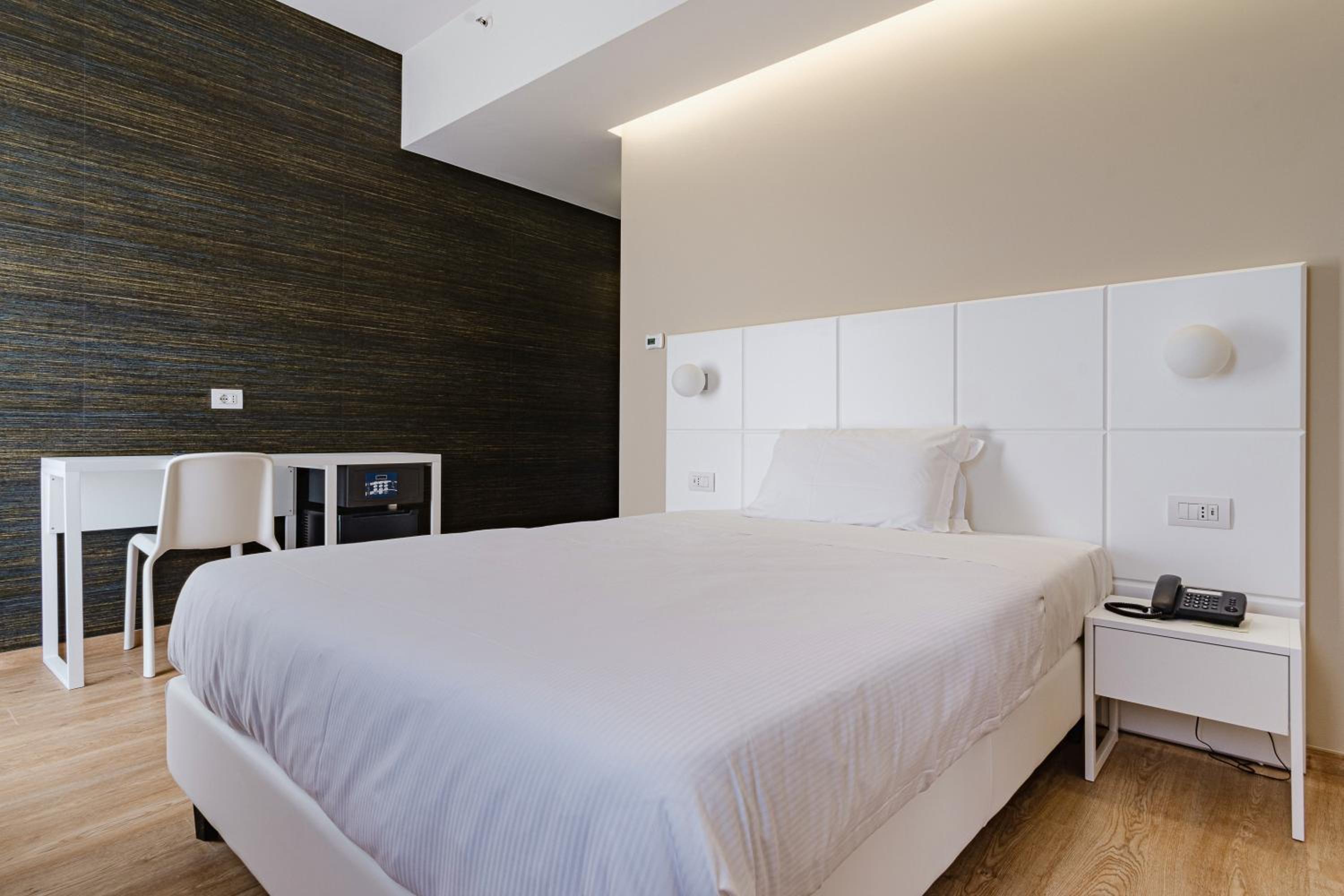 Deluxe Double Room - Photo 1