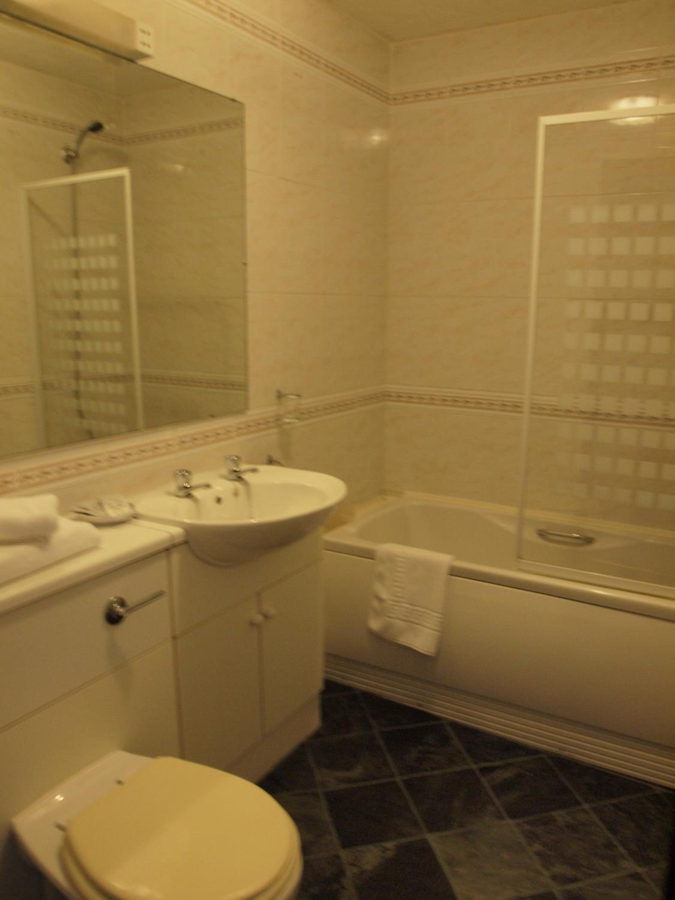 Twin Room - Photo 8