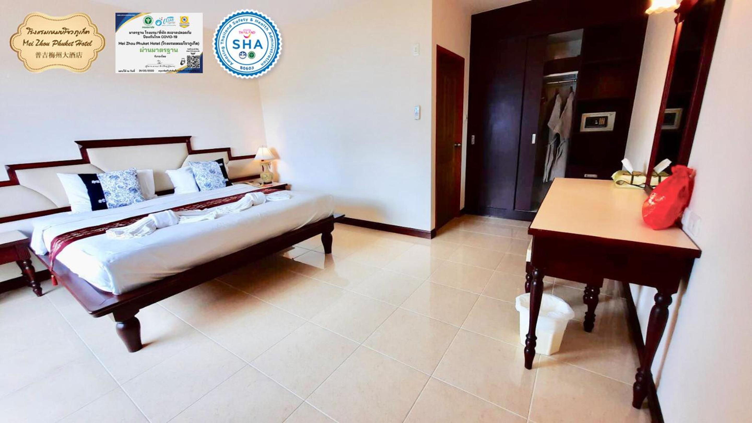 Family Suite with Balcony - Photo 8